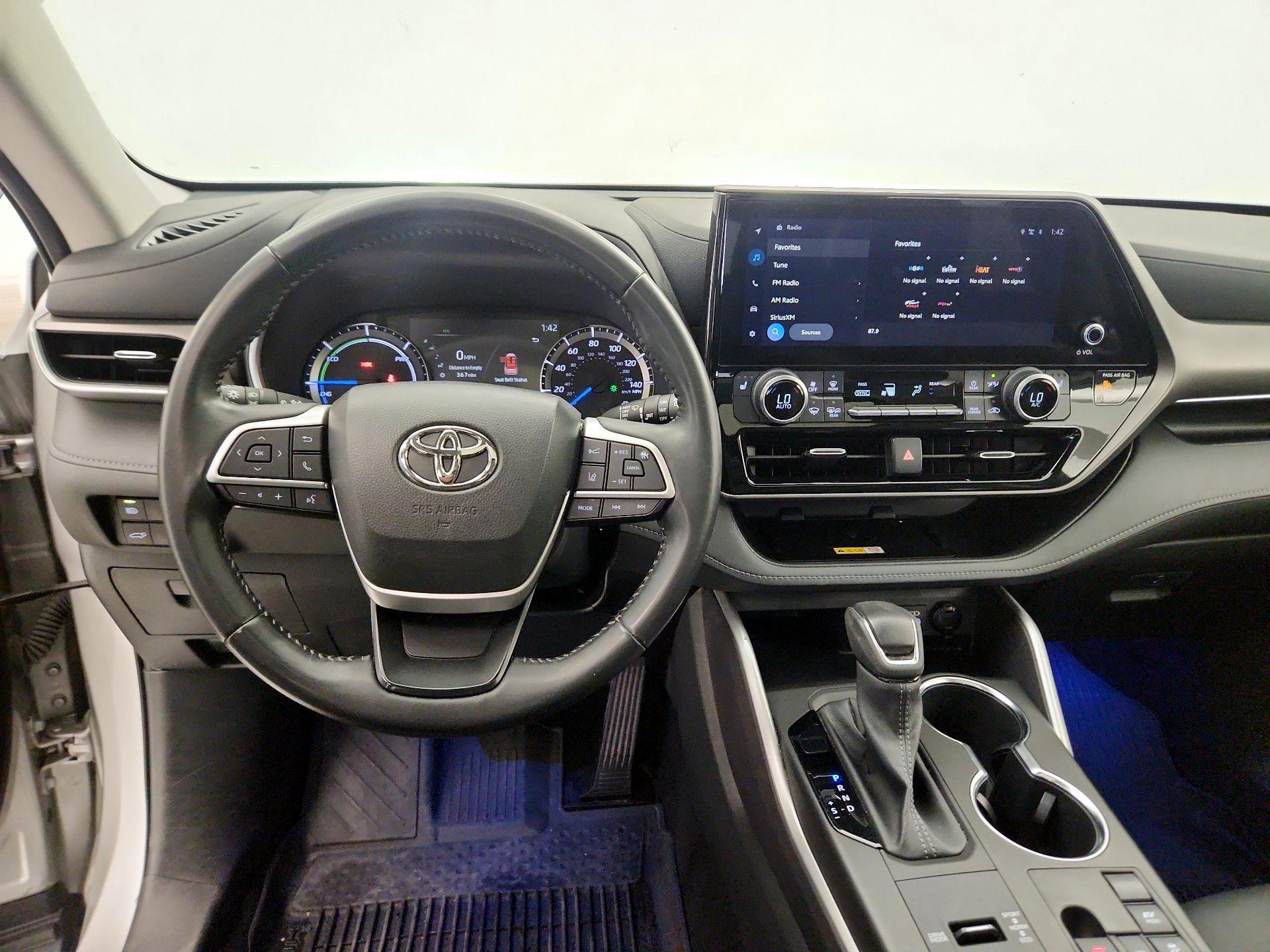 Thumbnail: 2023 Toyota Highlander - 9