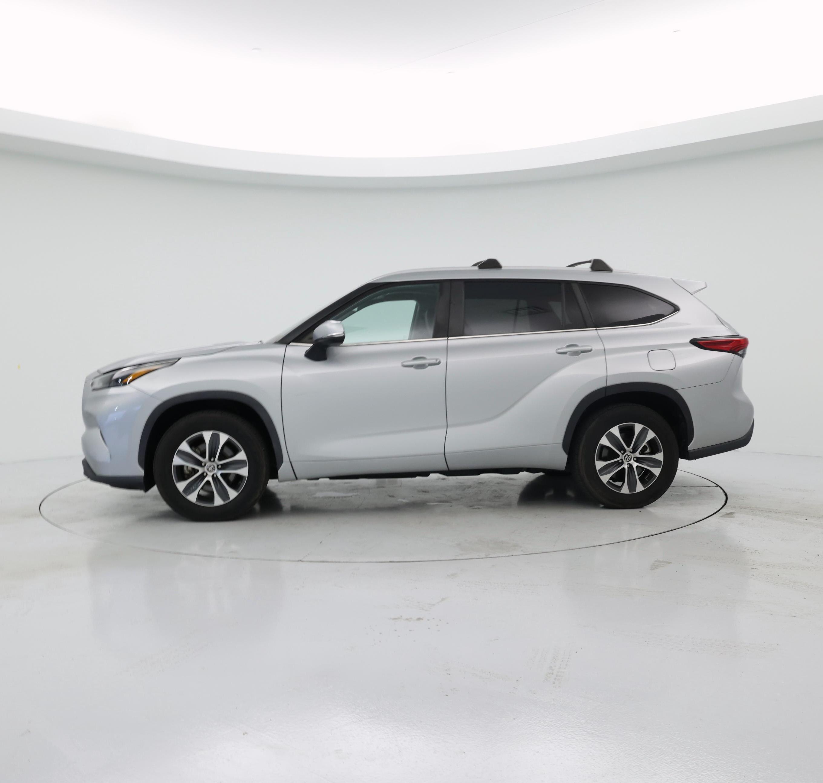 Thumbnail: 2023 Toyota Highlander - 3