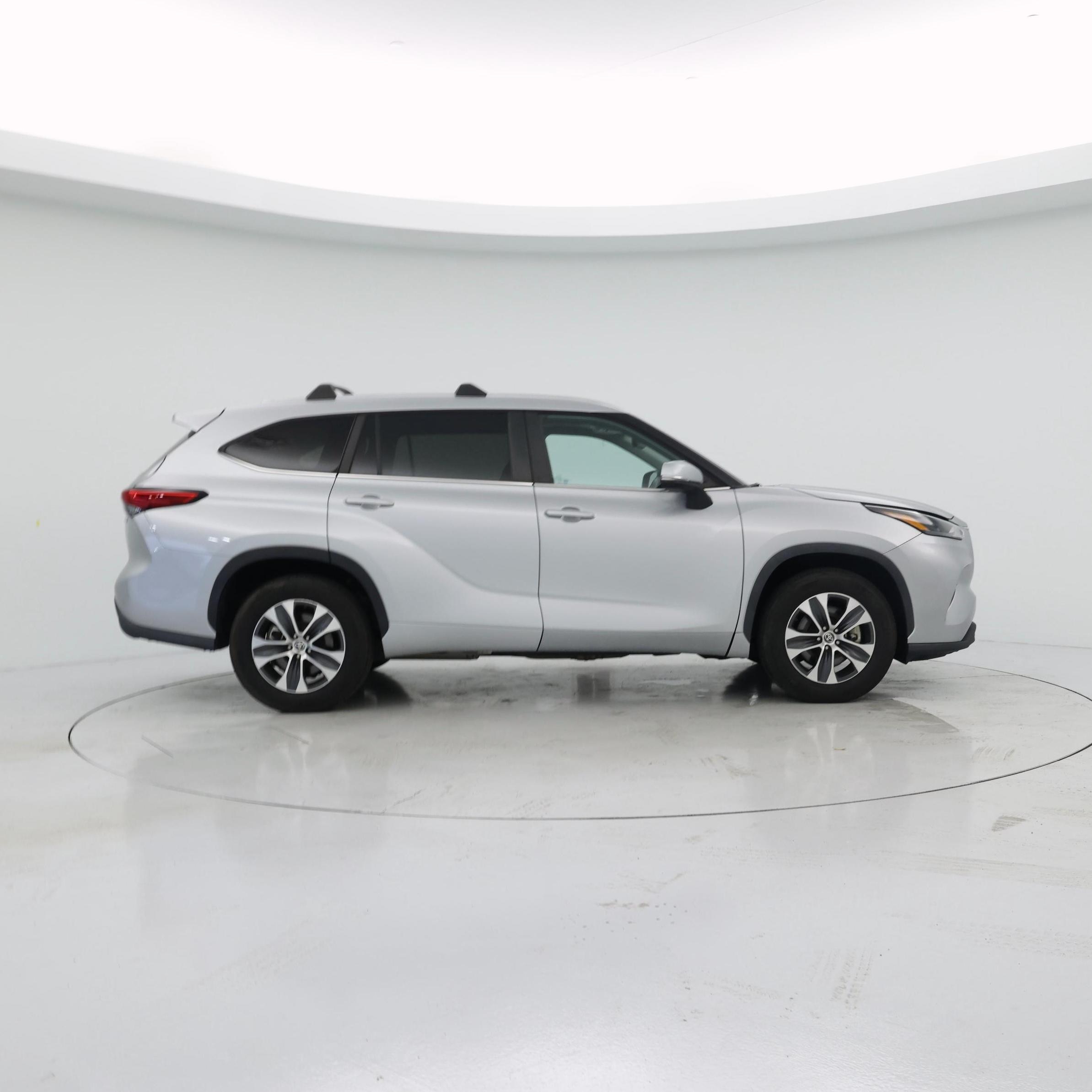 Thumbnail: 2023 Toyota Highlander - 7