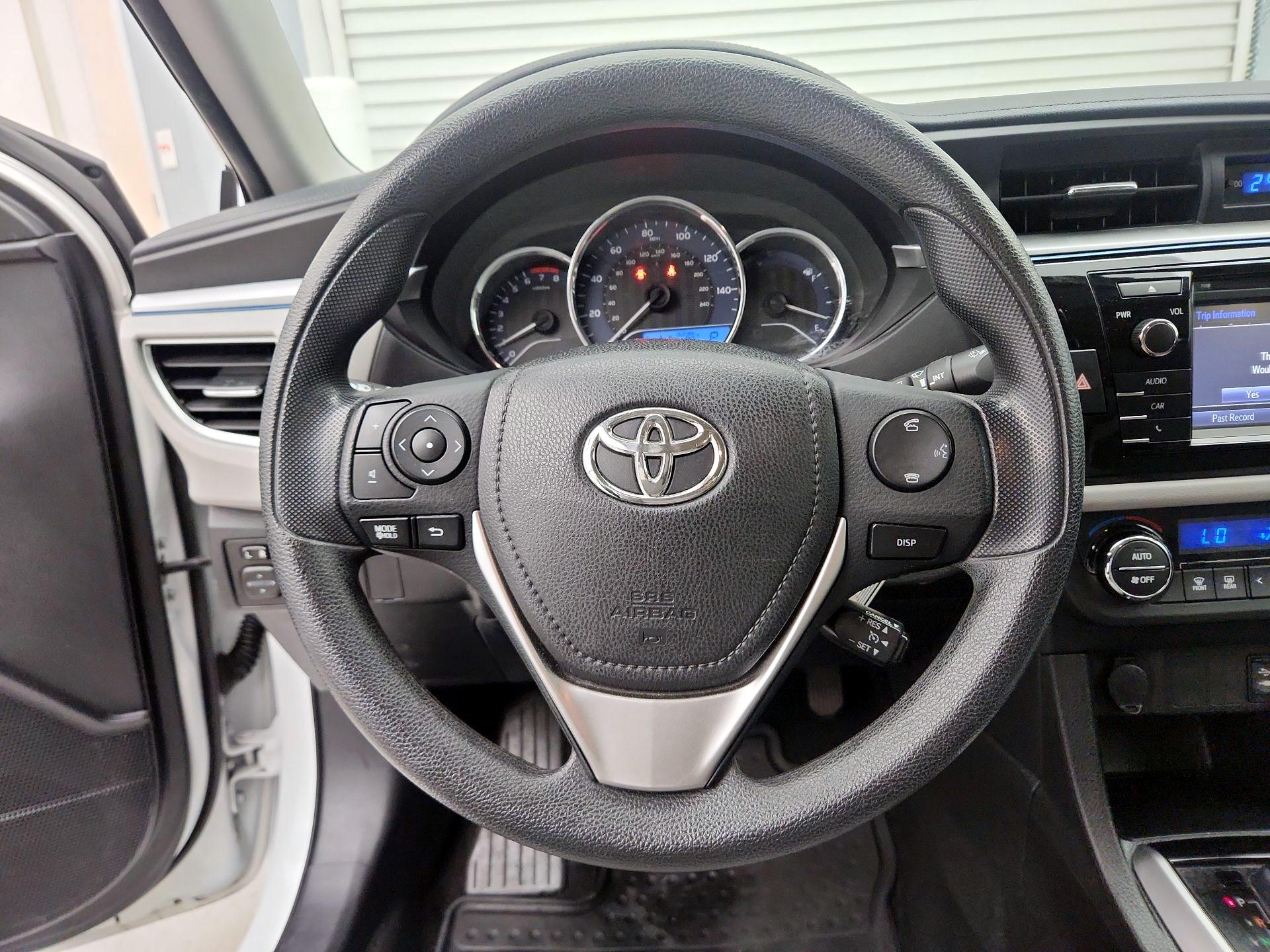 Thumbnail: 2015 Toyota Corolla - 10