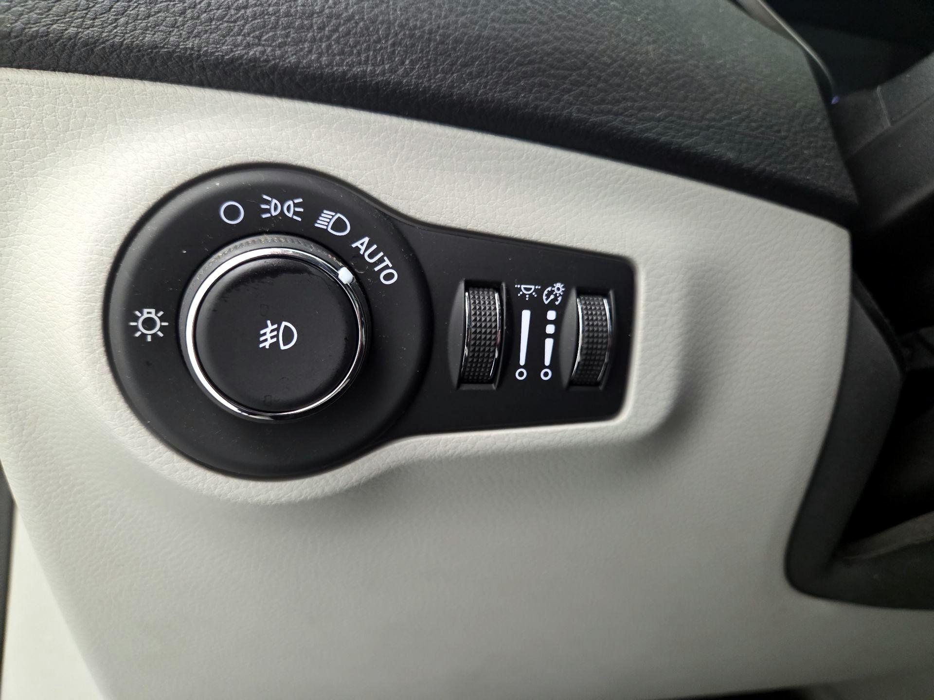 Thumbnail: 2020 Jeep Compass - 13