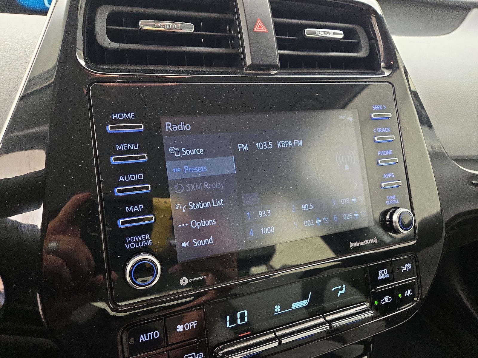 2021 Toyota Prius XLE - Photo 16