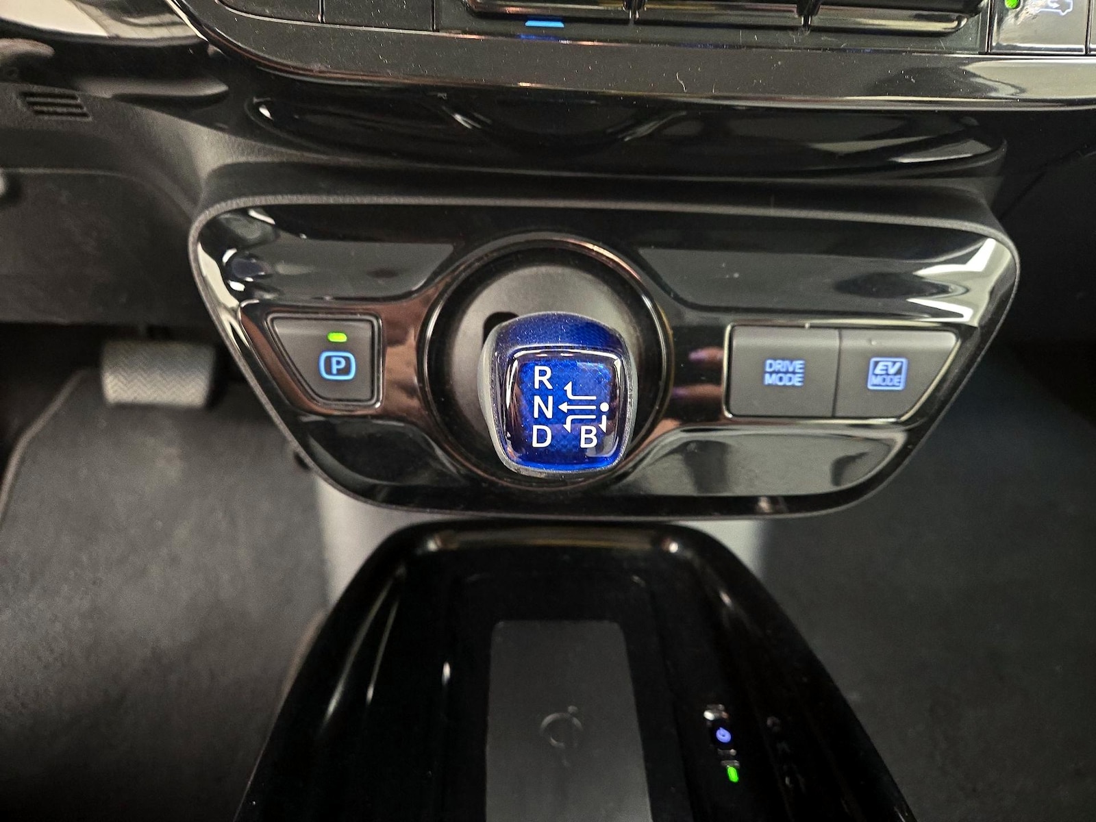 2021 Toyota Prius XLE - Photo 18