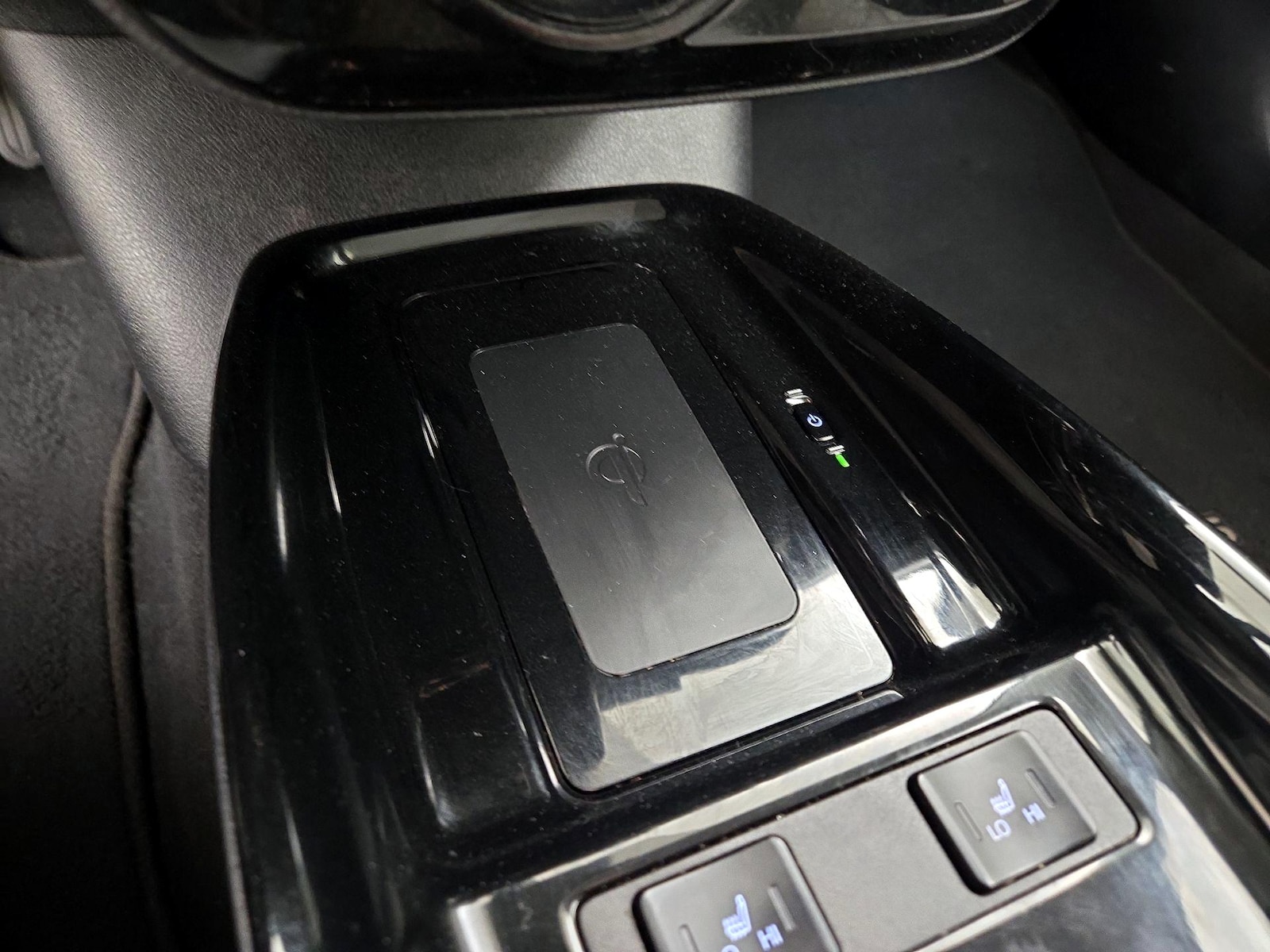2021 Toyota Prius XLE - Photo 19