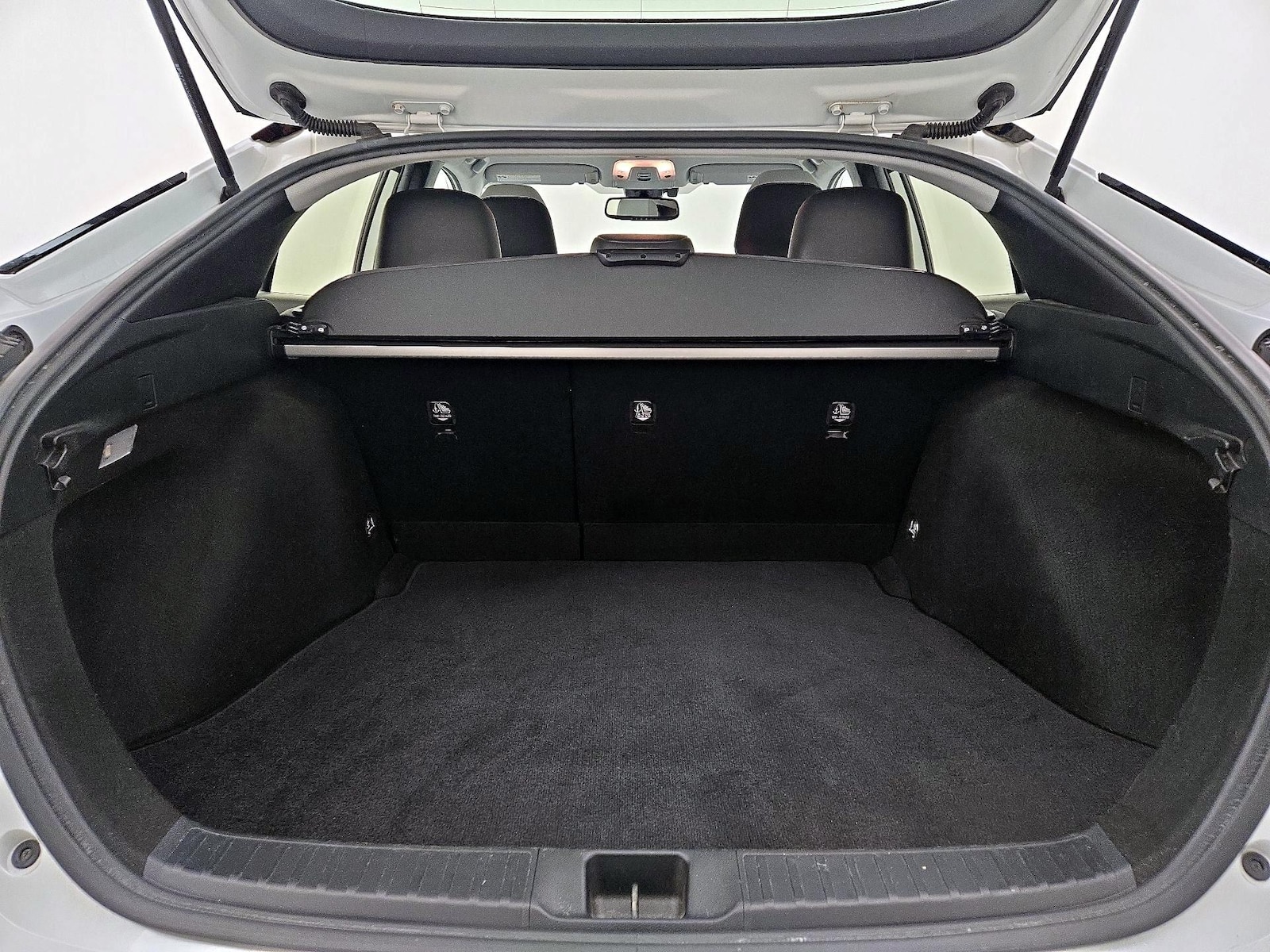 2021 Toyota Prius XLE - Photo 21