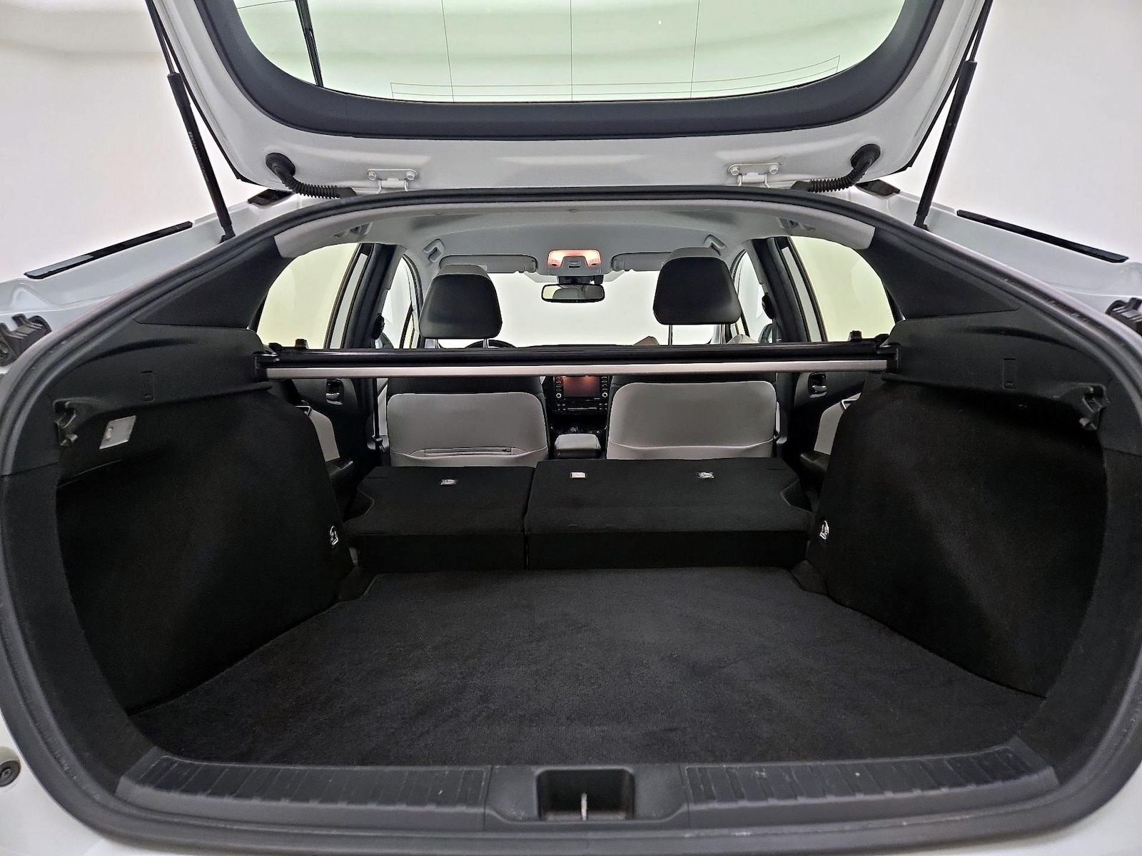 2021 Toyota Prius XLE - Photo 22