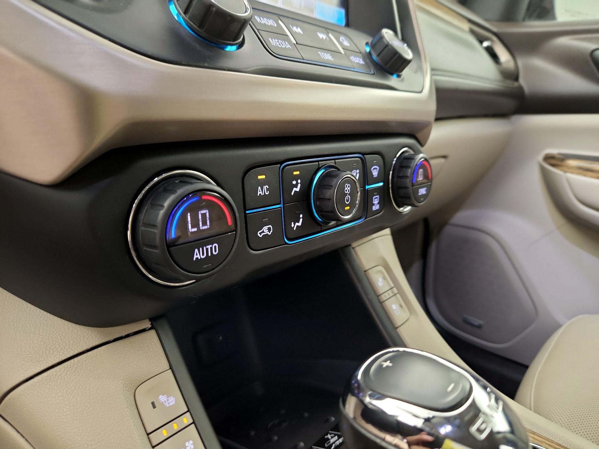 Thumbnail: 2019 GMC Acadia - 16
