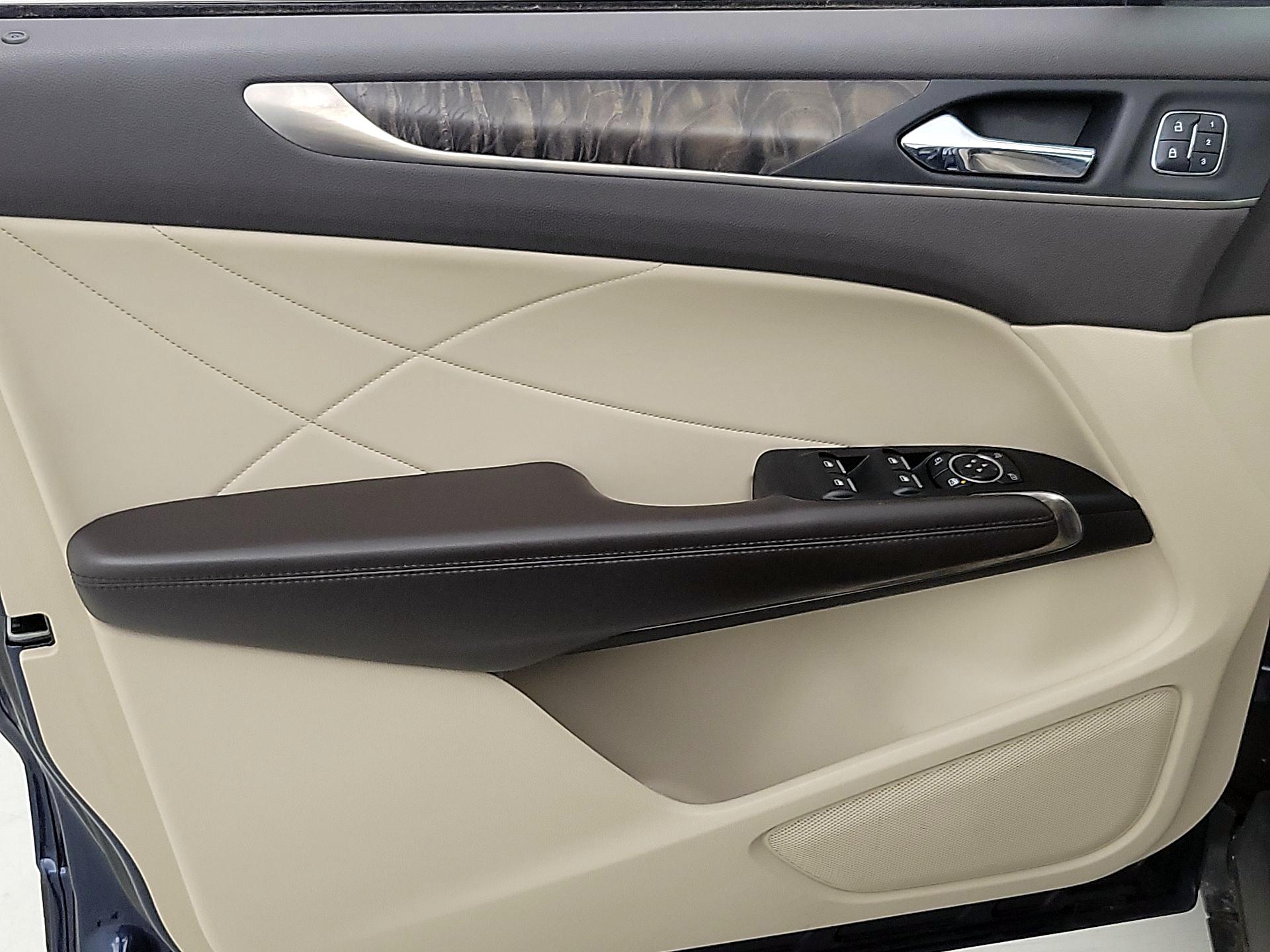 Thumbnail: 2017 Lincoln MKC - 12