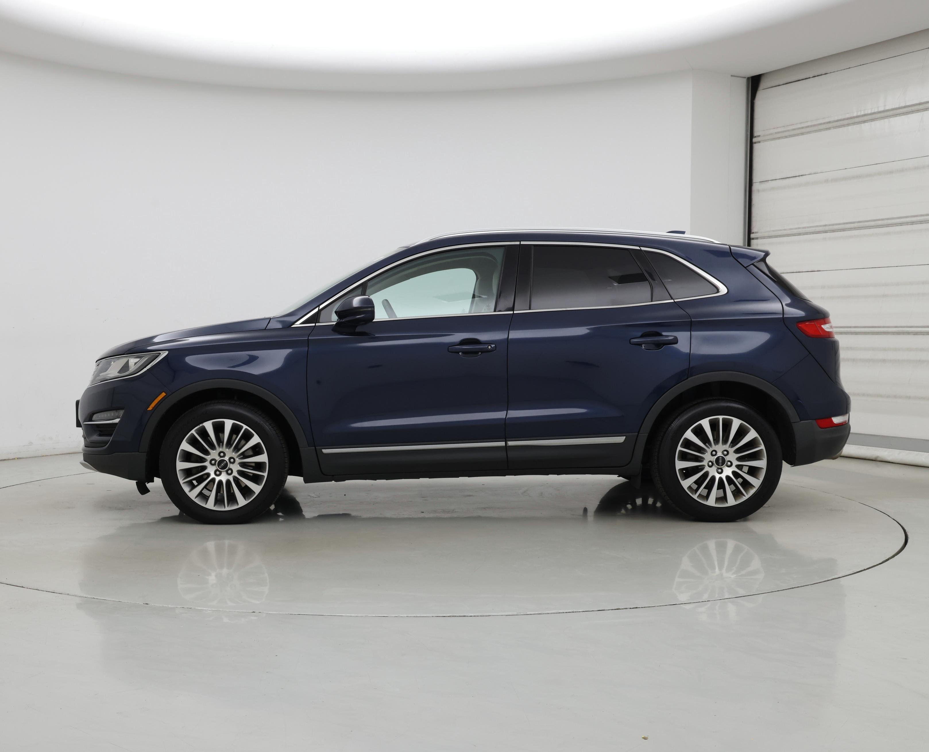 Thumbnail: 2017 Lincoln MKC - 3