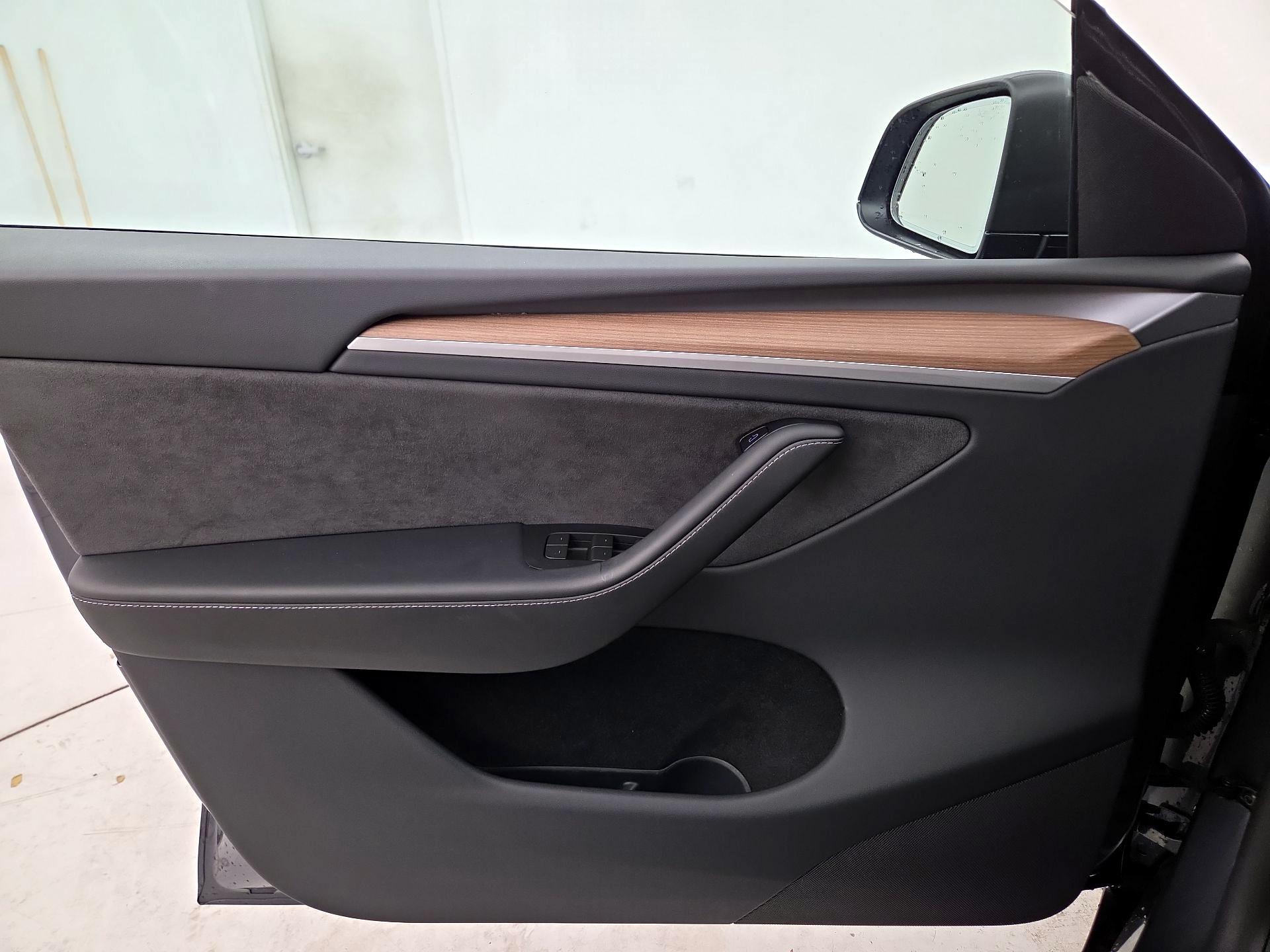 Thumbnail: 2023 Tesla Model Y - 12