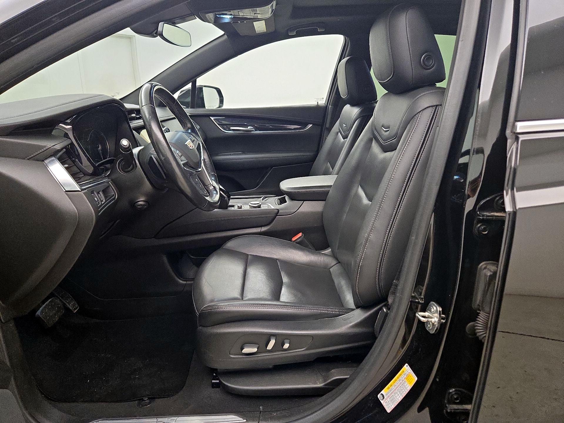 Thumbnail: 2022 Cadillac XT5 - 11