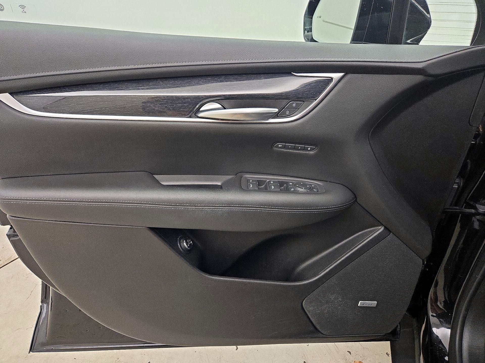 Thumbnail: 2022 Cadillac XT5 - 12