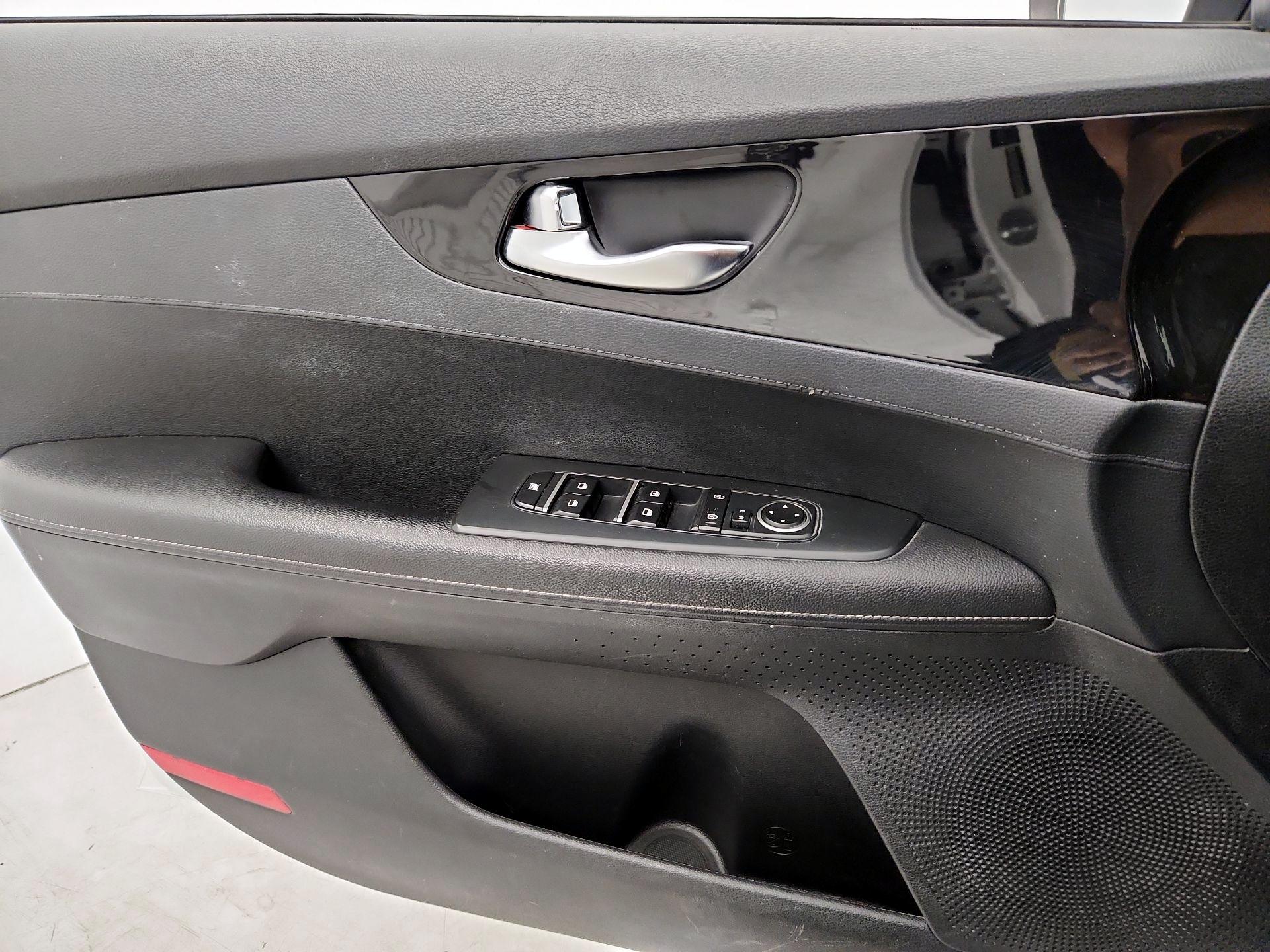 Thumbnail: 2019 Kia Forte - 12