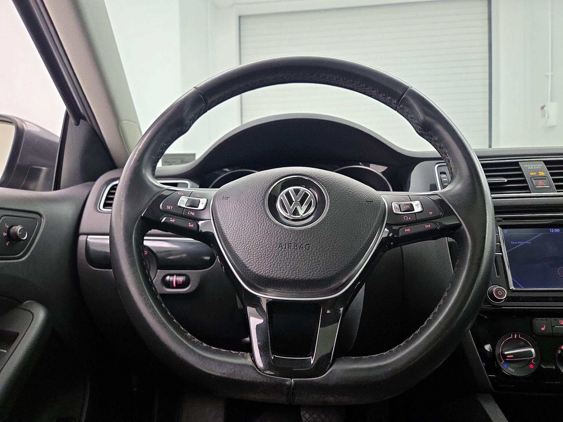 Thumbnail: 2016 Volkswagen Jetta - 10
