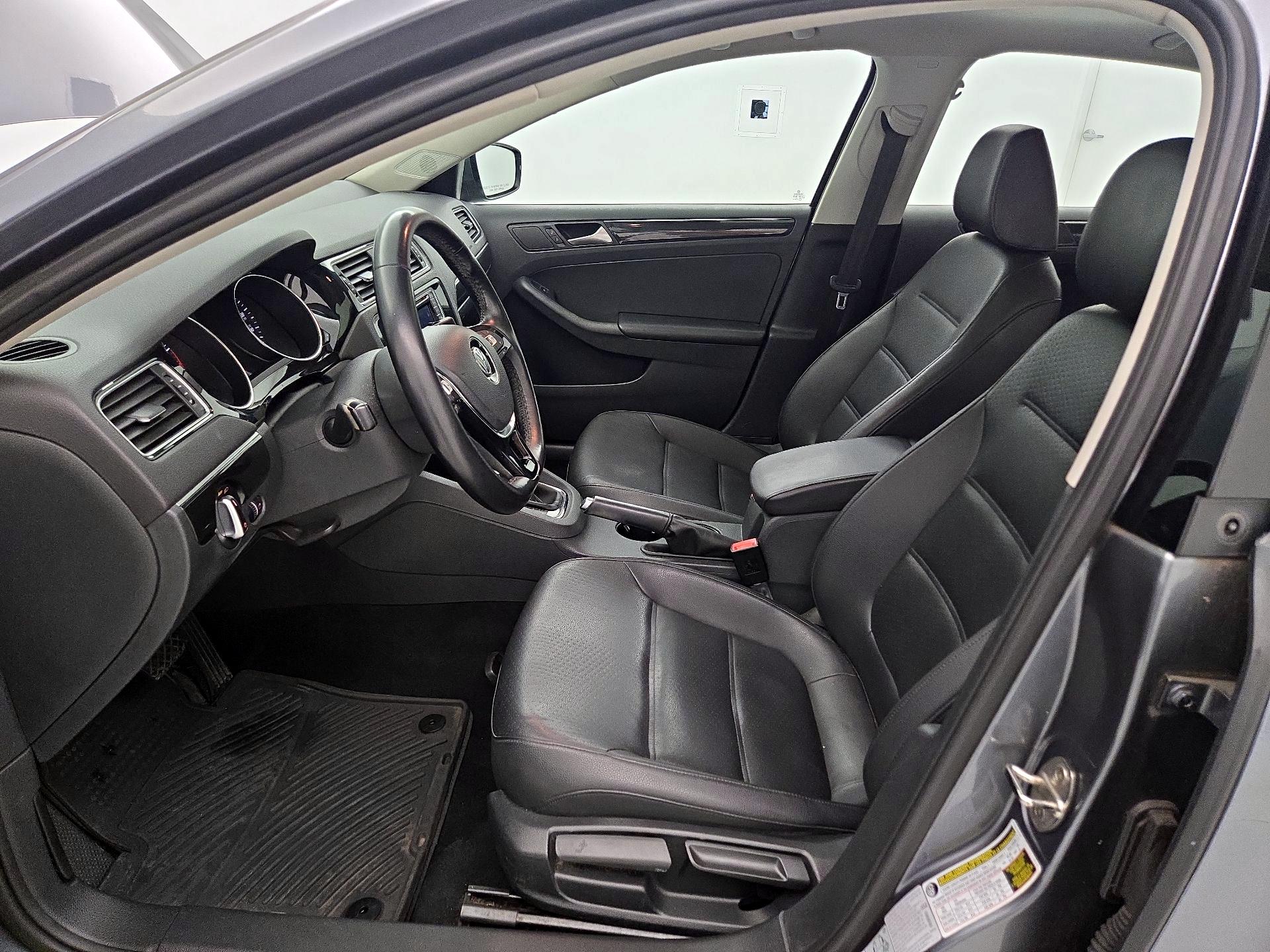 Thumbnail: 2016 Volkswagen Jetta - 11