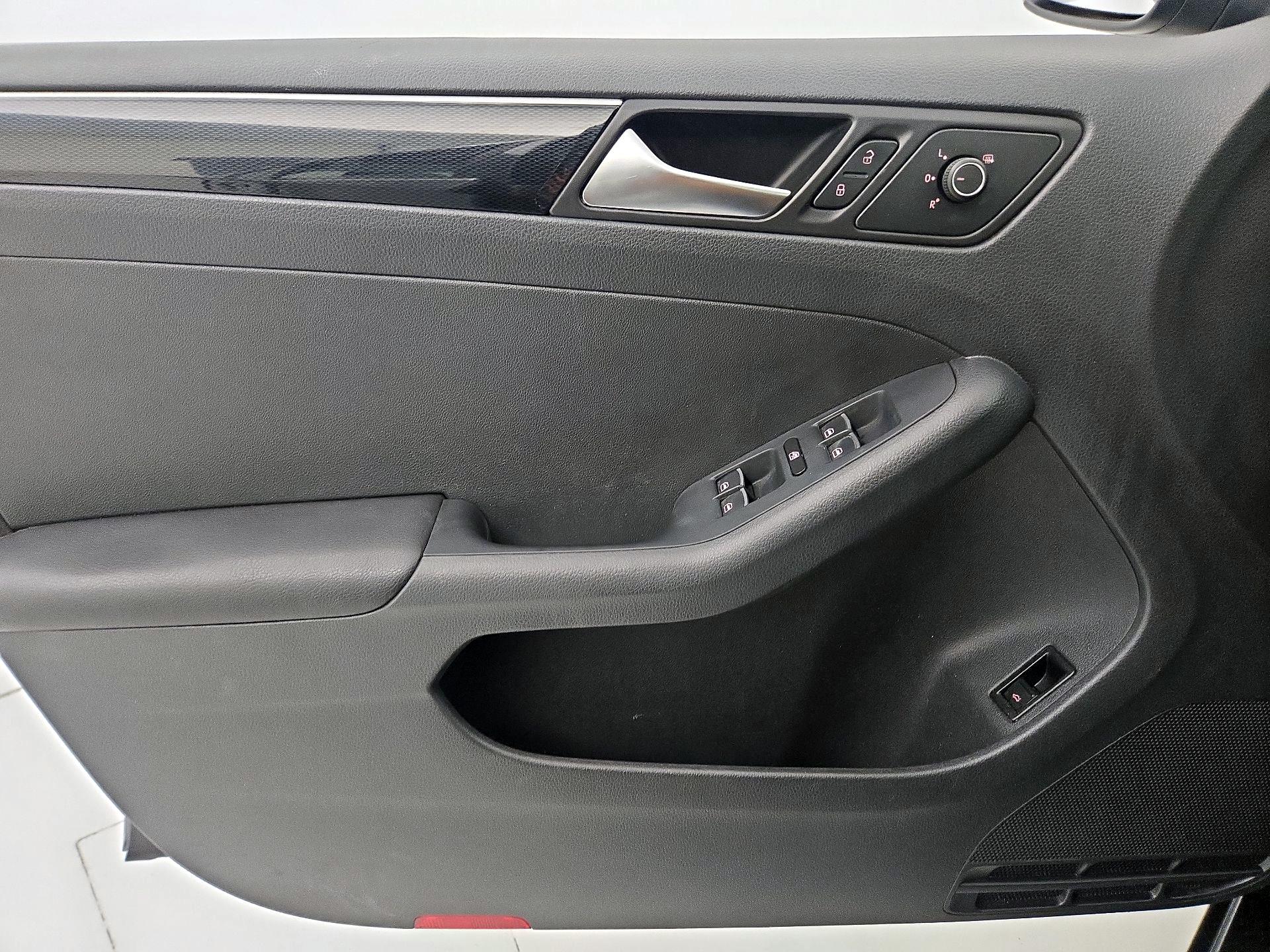 Thumbnail: 2016 Volkswagen Jetta - 12