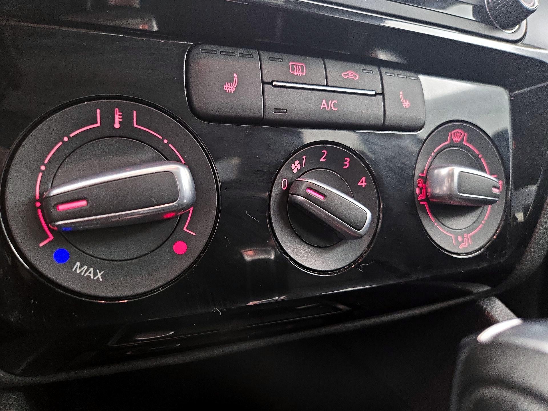 Thumbnail: 2016 Volkswagen Jetta - 16