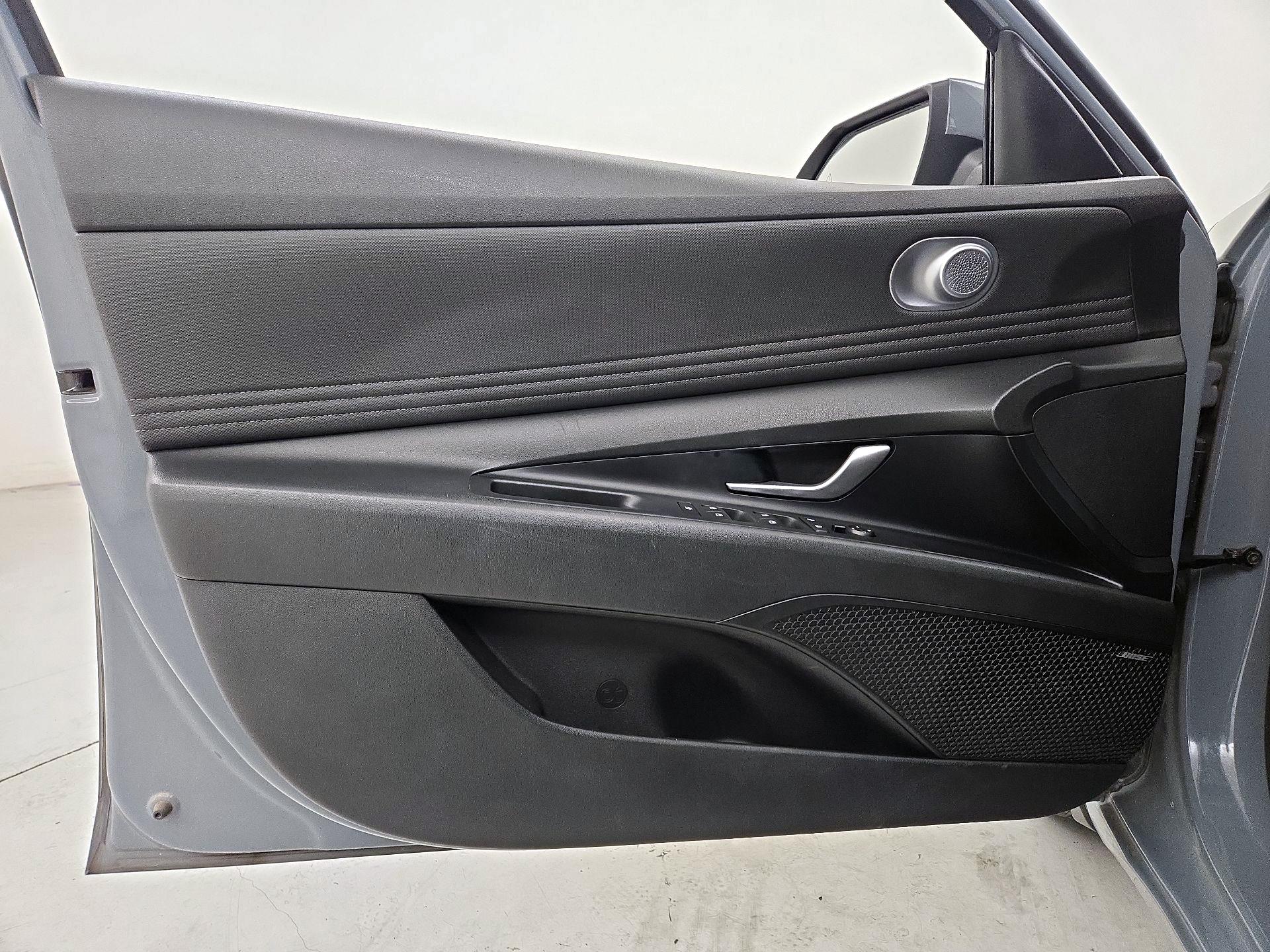 Thumbnail: 2022 Hyundai Elantra - 12