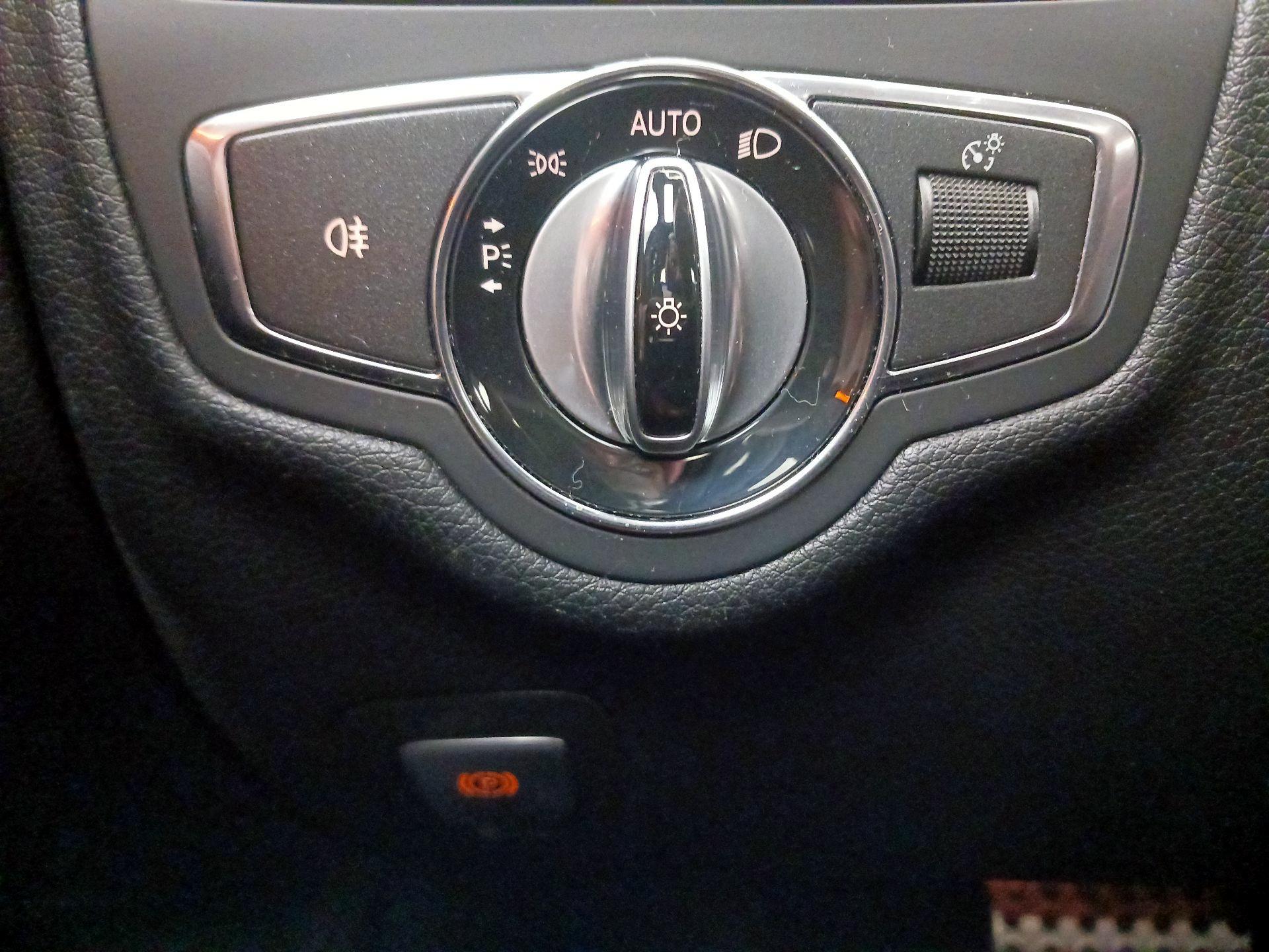 Thumbnail: 2015 Mercedes-Benz C-Class - 13