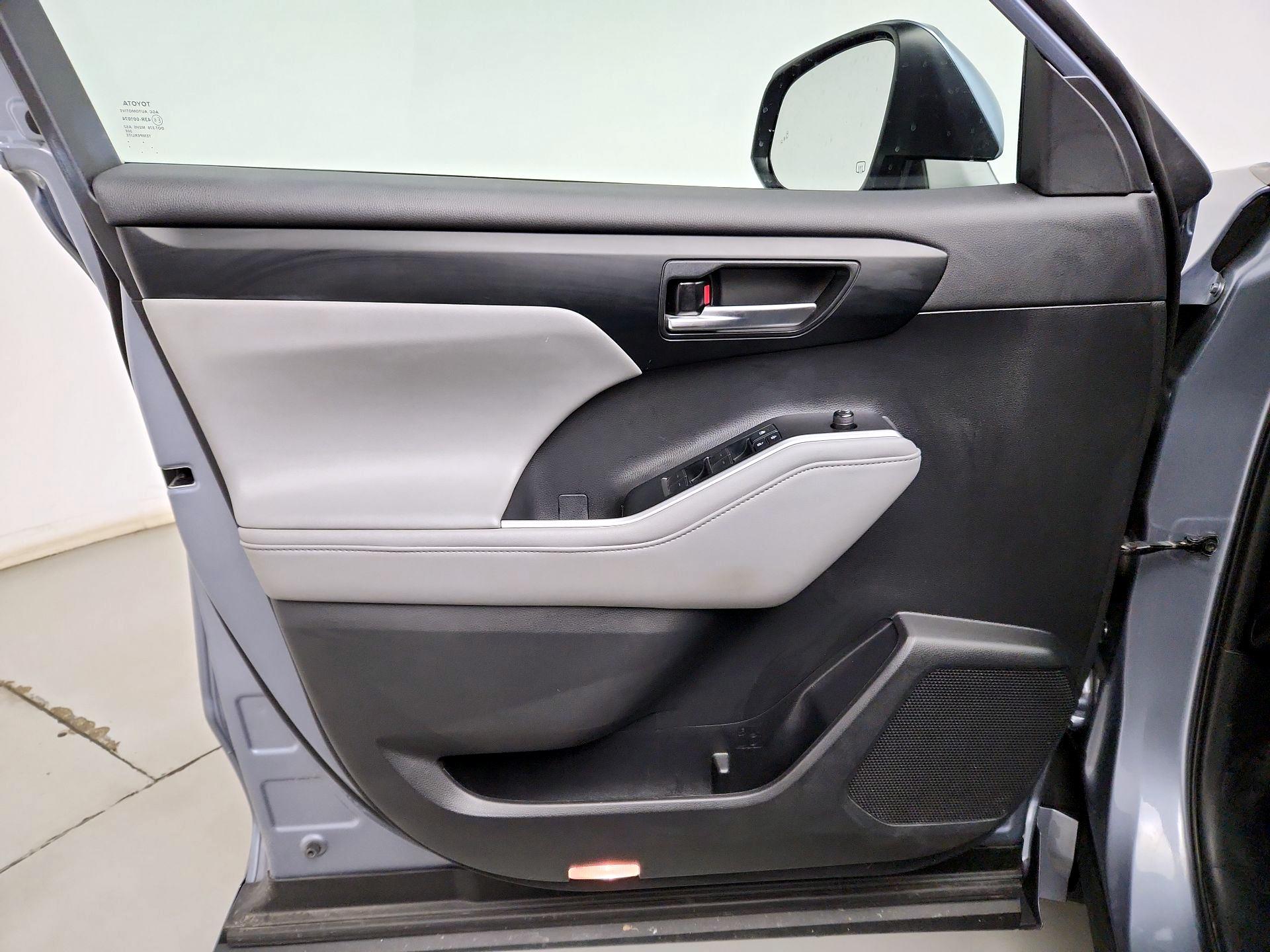 Thumbnail: 2021 Toyota Highlander - 12