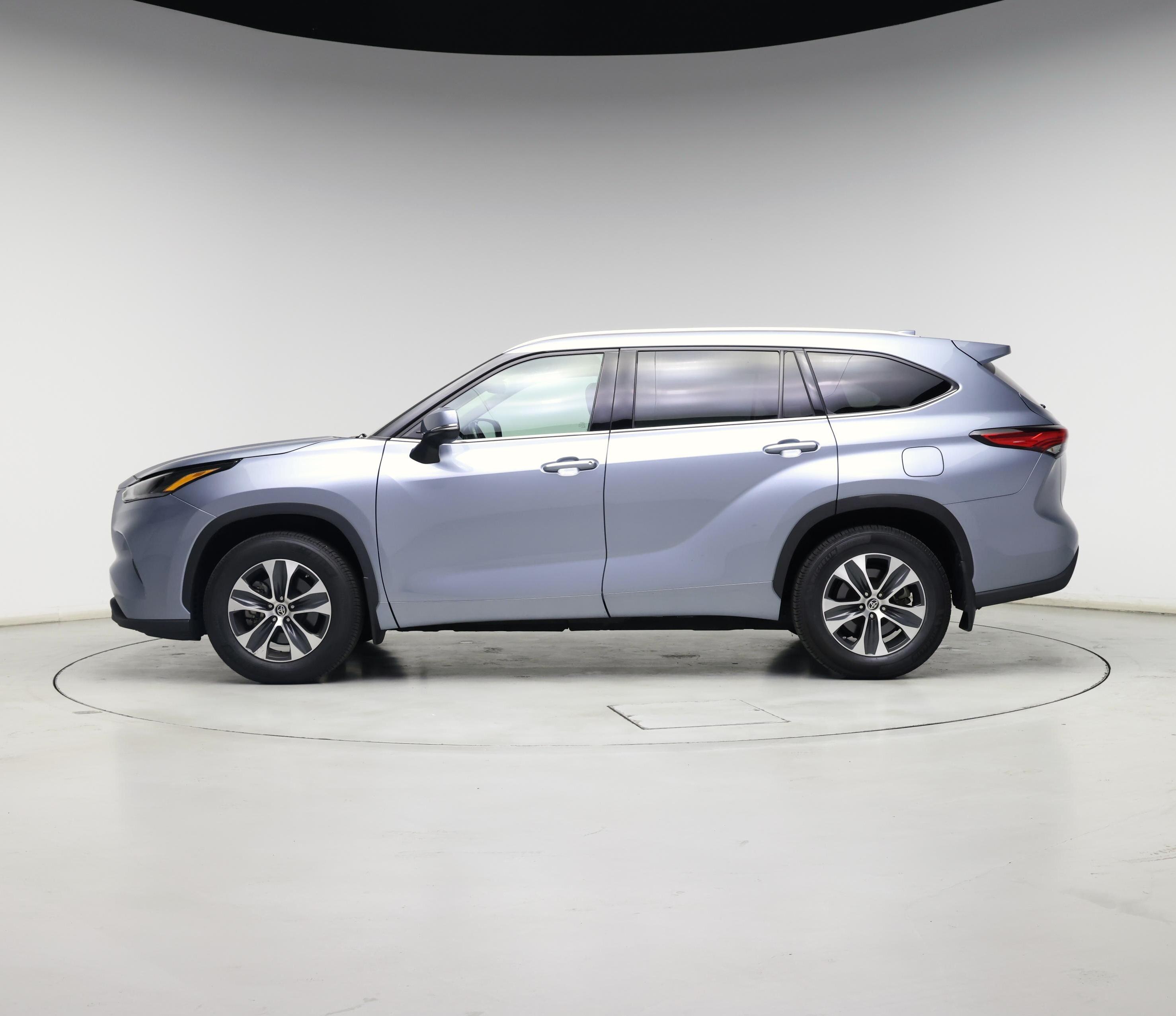 Thumbnail: 2021 Toyota Highlander - 3