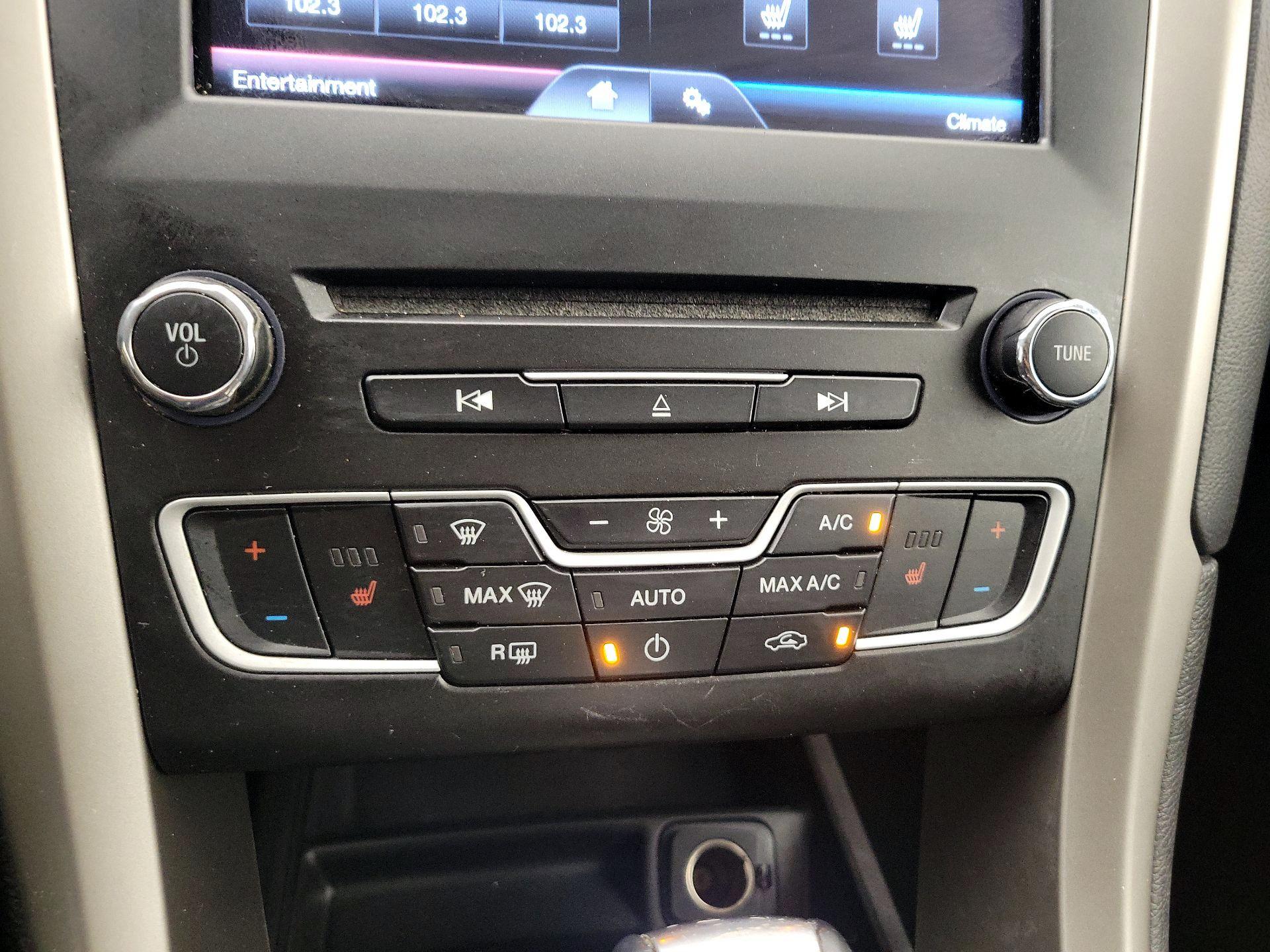 Thumbnail: 2016 Ford Fusion - 16