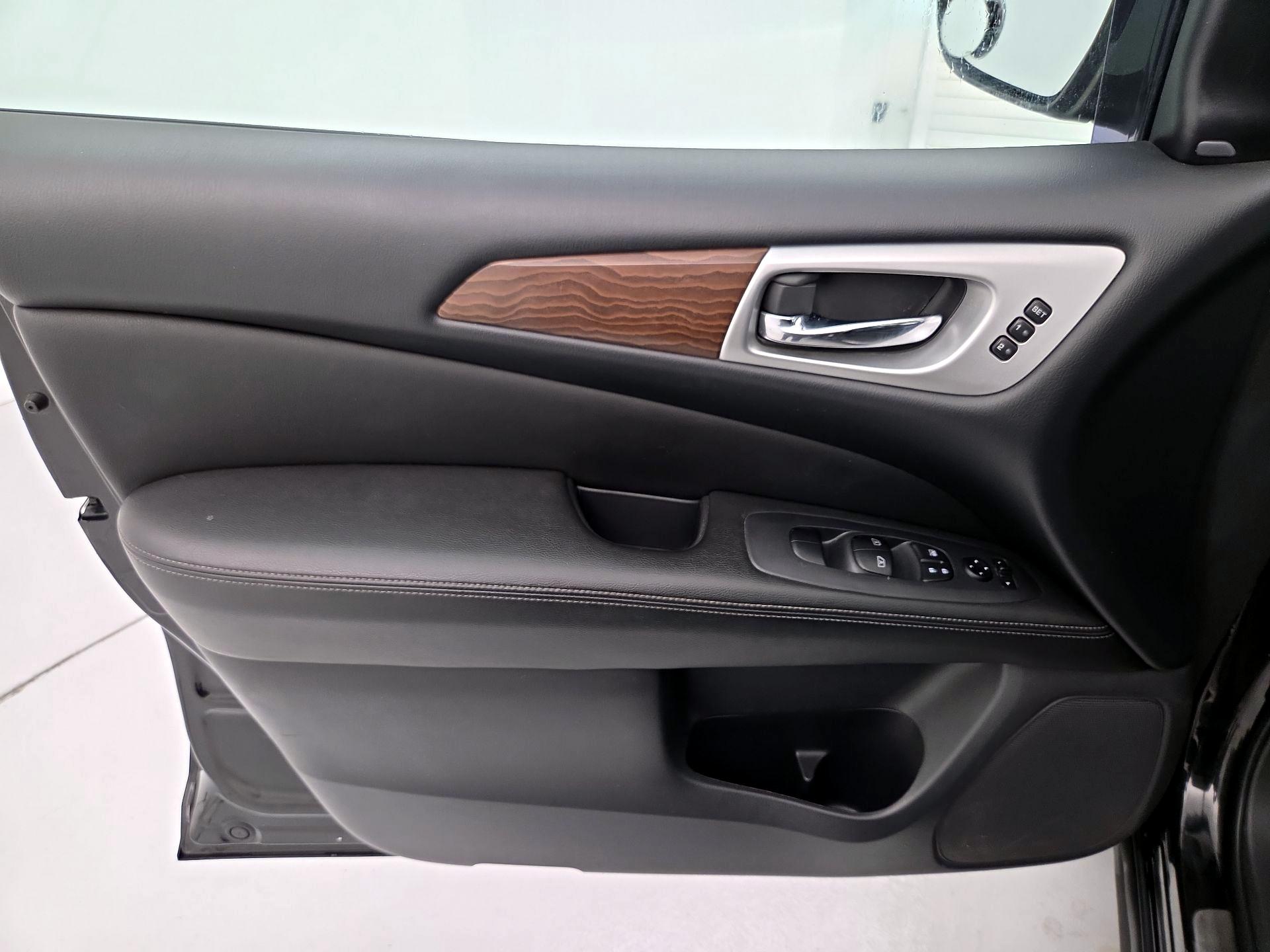 Thumbnail: 2017 Nissan Pathfinder - 12