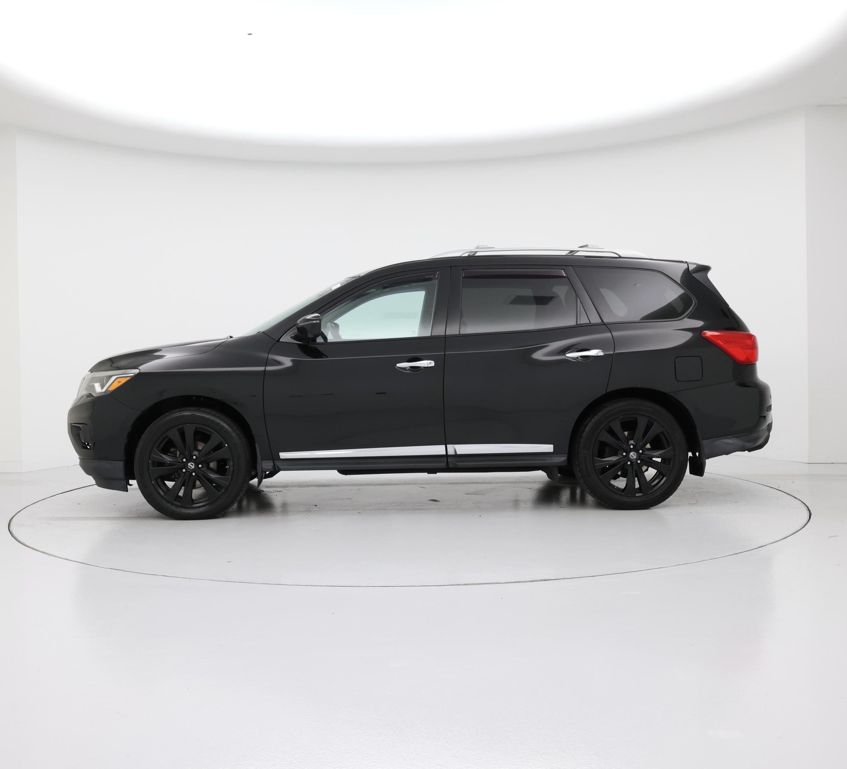 Thumbnail: 2017 Nissan Pathfinder - 3