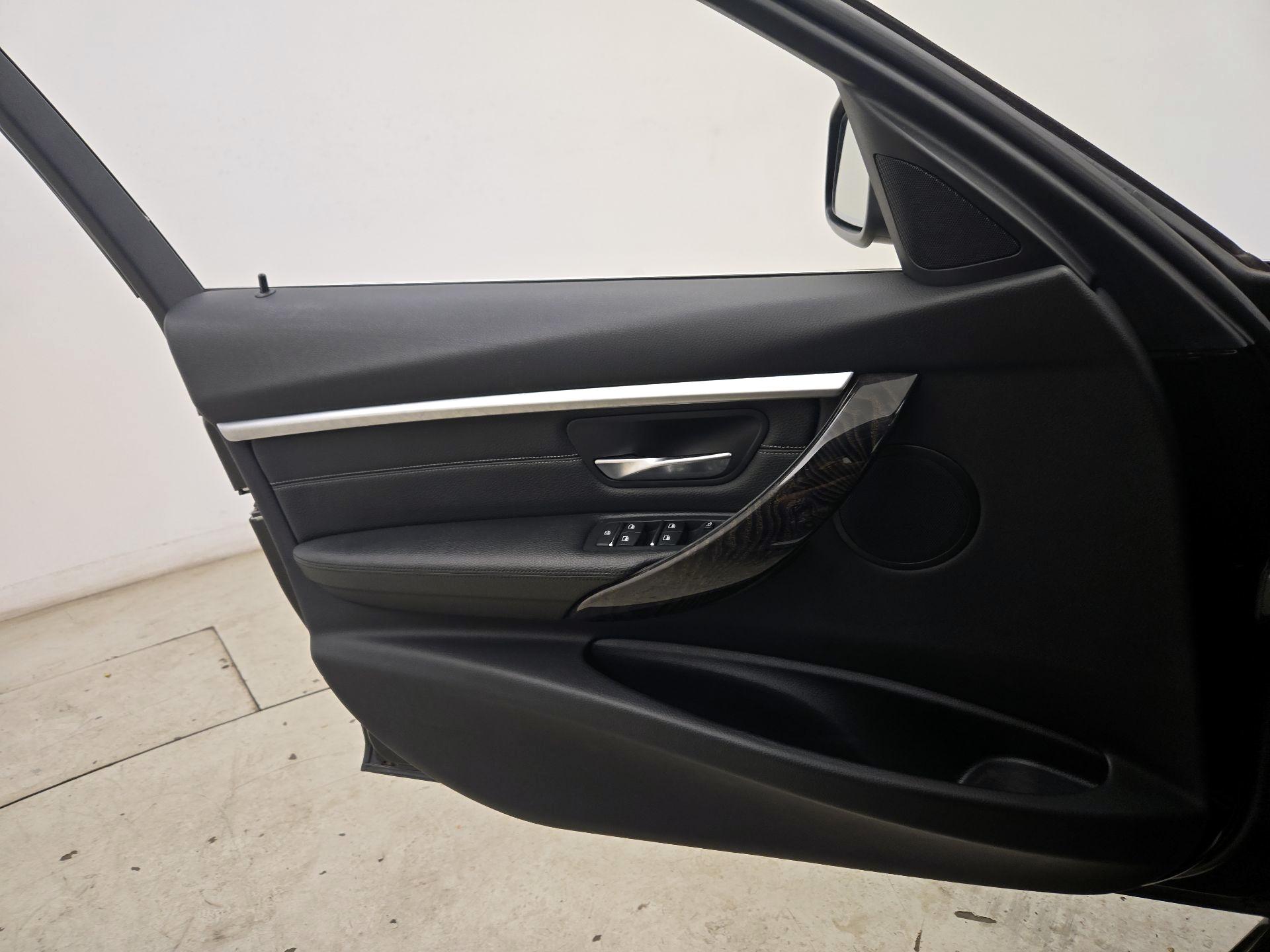 Thumbnail: 2018 BMW 3 Series - 12