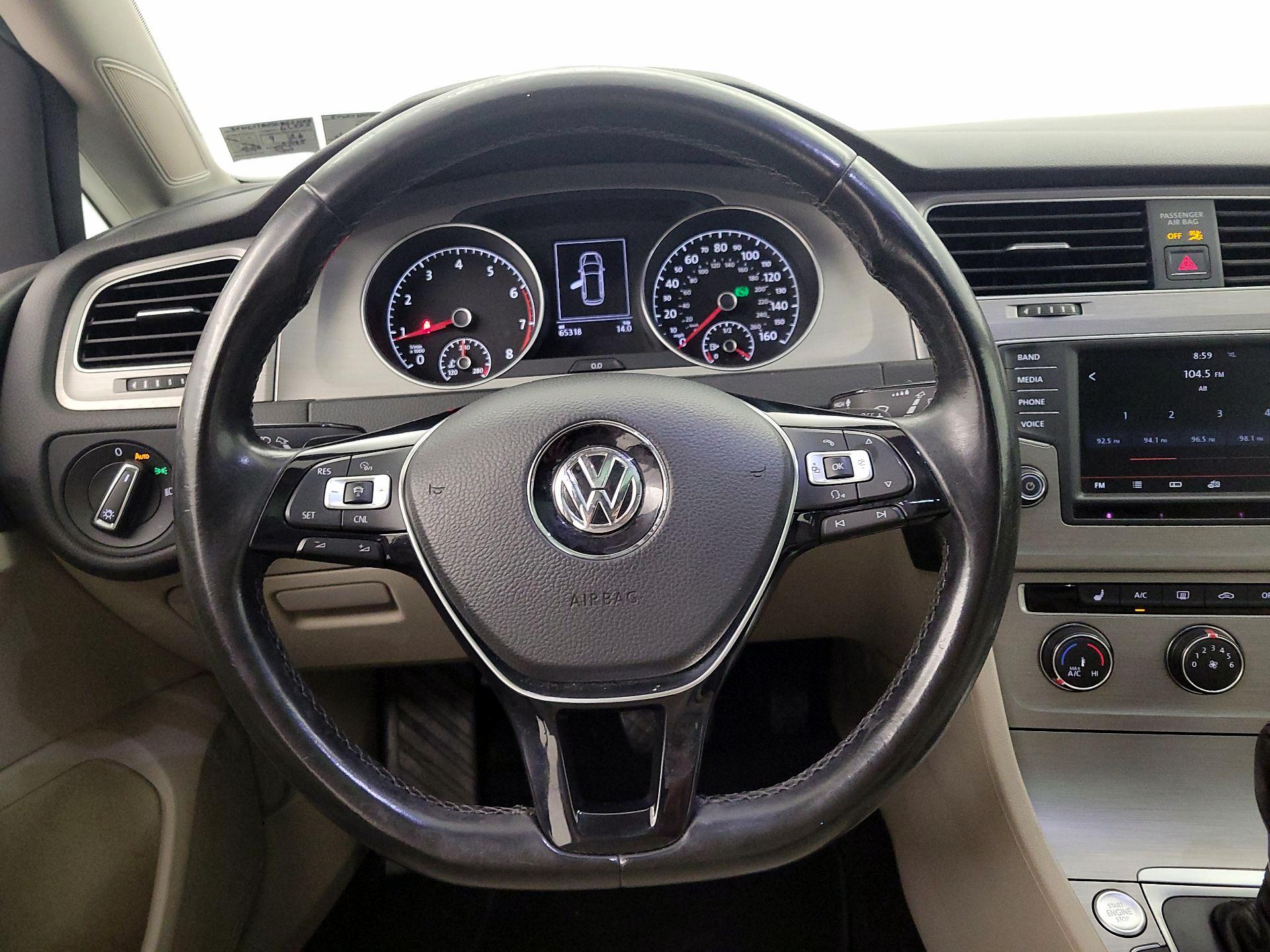 Thumbnail: 2016 Volkswagen Golf - 10