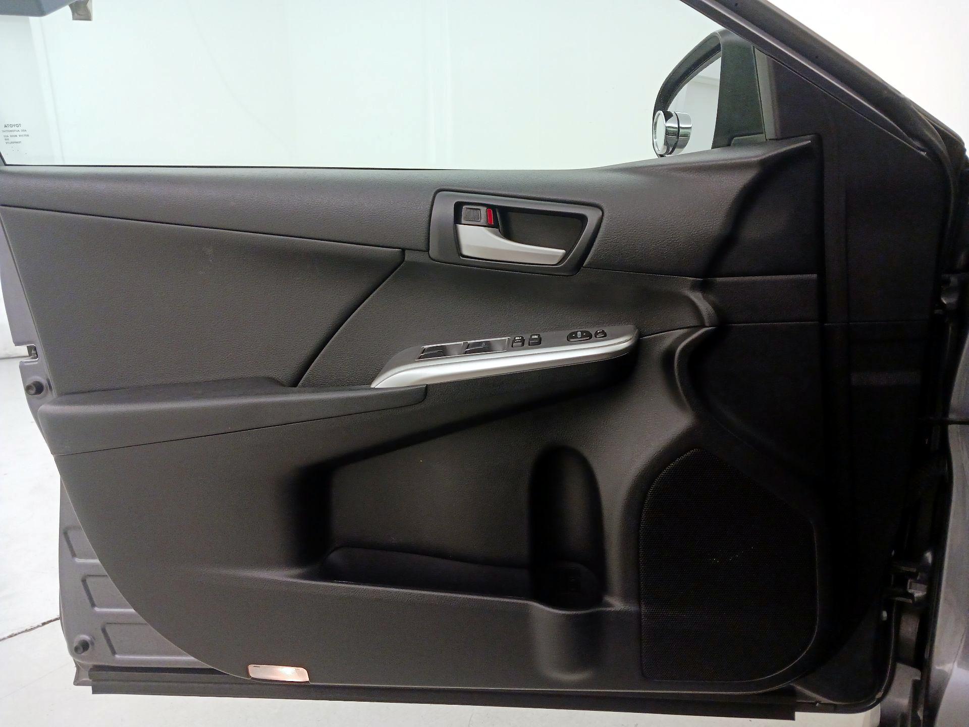 Thumbnail: 2014 Toyota Camry - 12