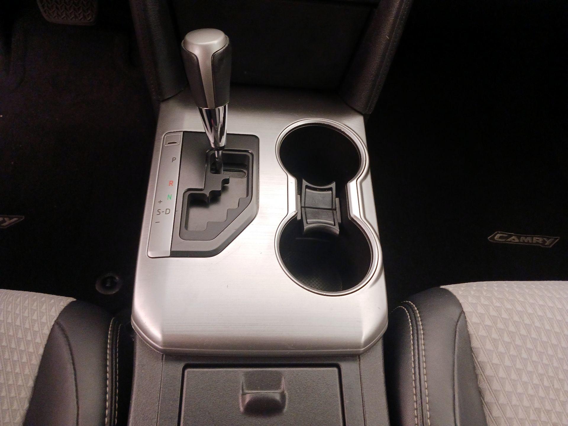 Thumbnail: 2014 Toyota Camry - 17
