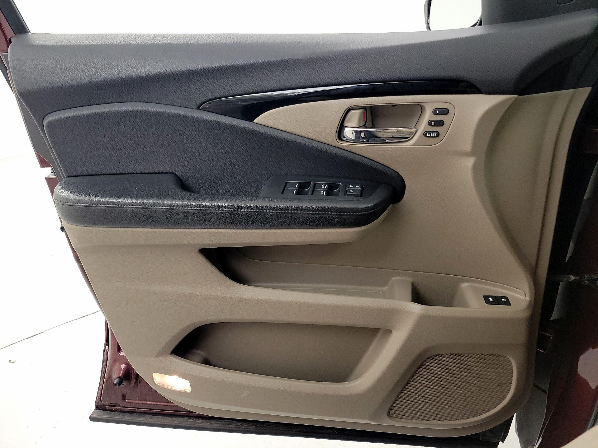 Thumbnail: 2019 Honda Pilot - 12
