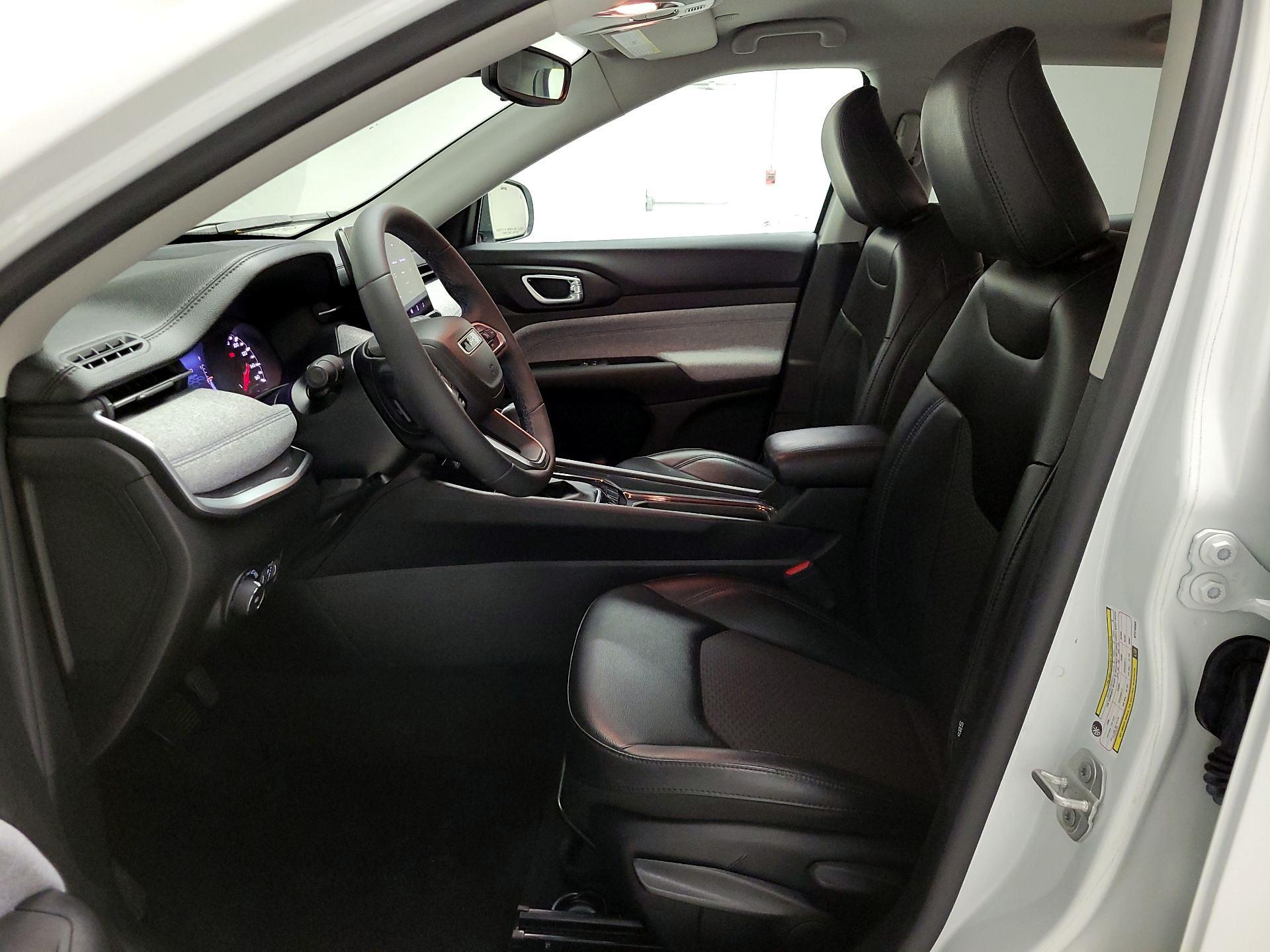 Thumbnail: 2022 Jeep Compass - 11