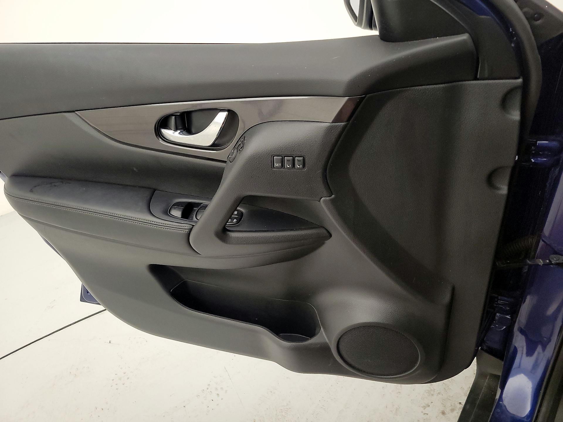 Thumbnail: 2019 Nissan Rogue - 12