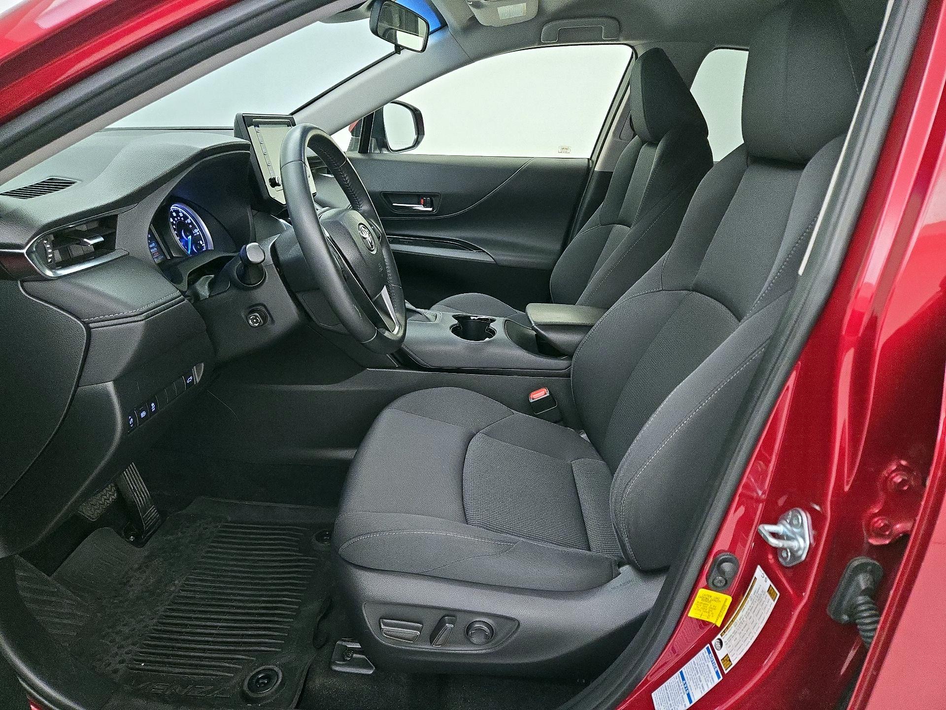 Thumbnail: 2021 Toyota Venza - 11