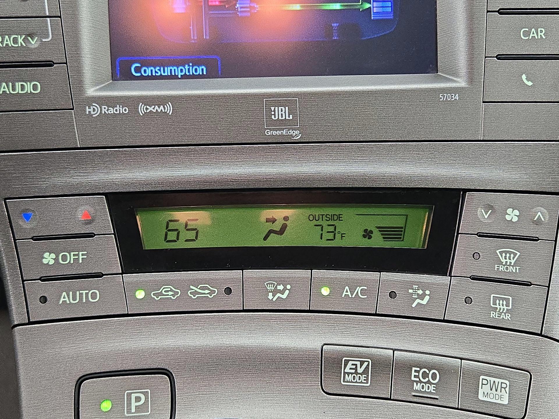 Thumbnail: 2014 Toyota Prius - 16