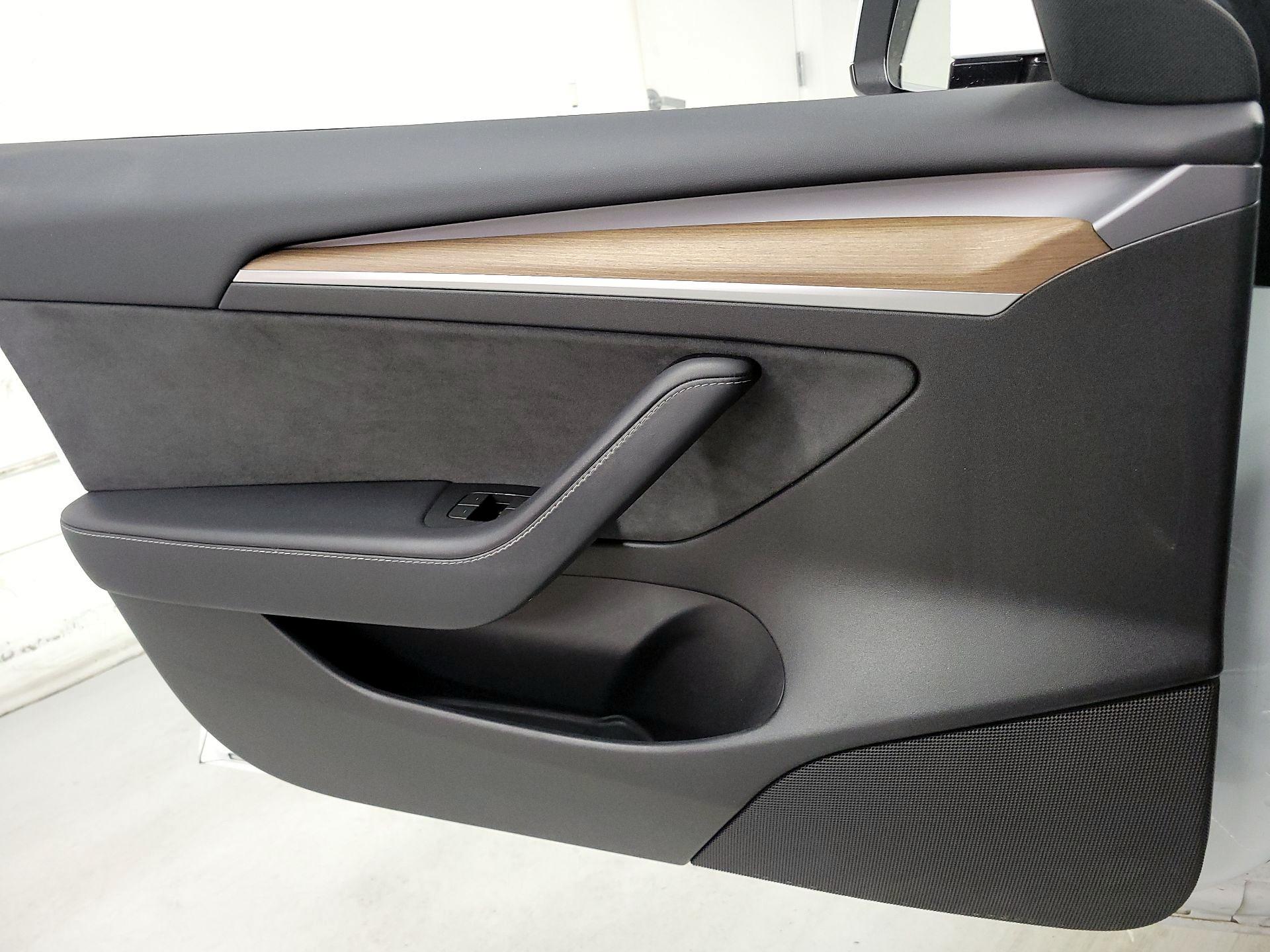 Thumbnail: 2023 Tesla Model 3 - 10