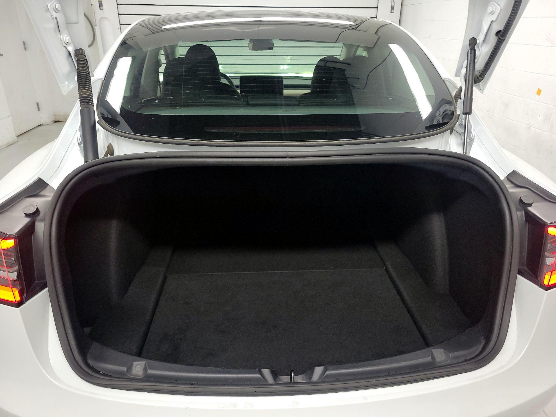 Thumbnail: 2023 Tesla Model 3 - 18