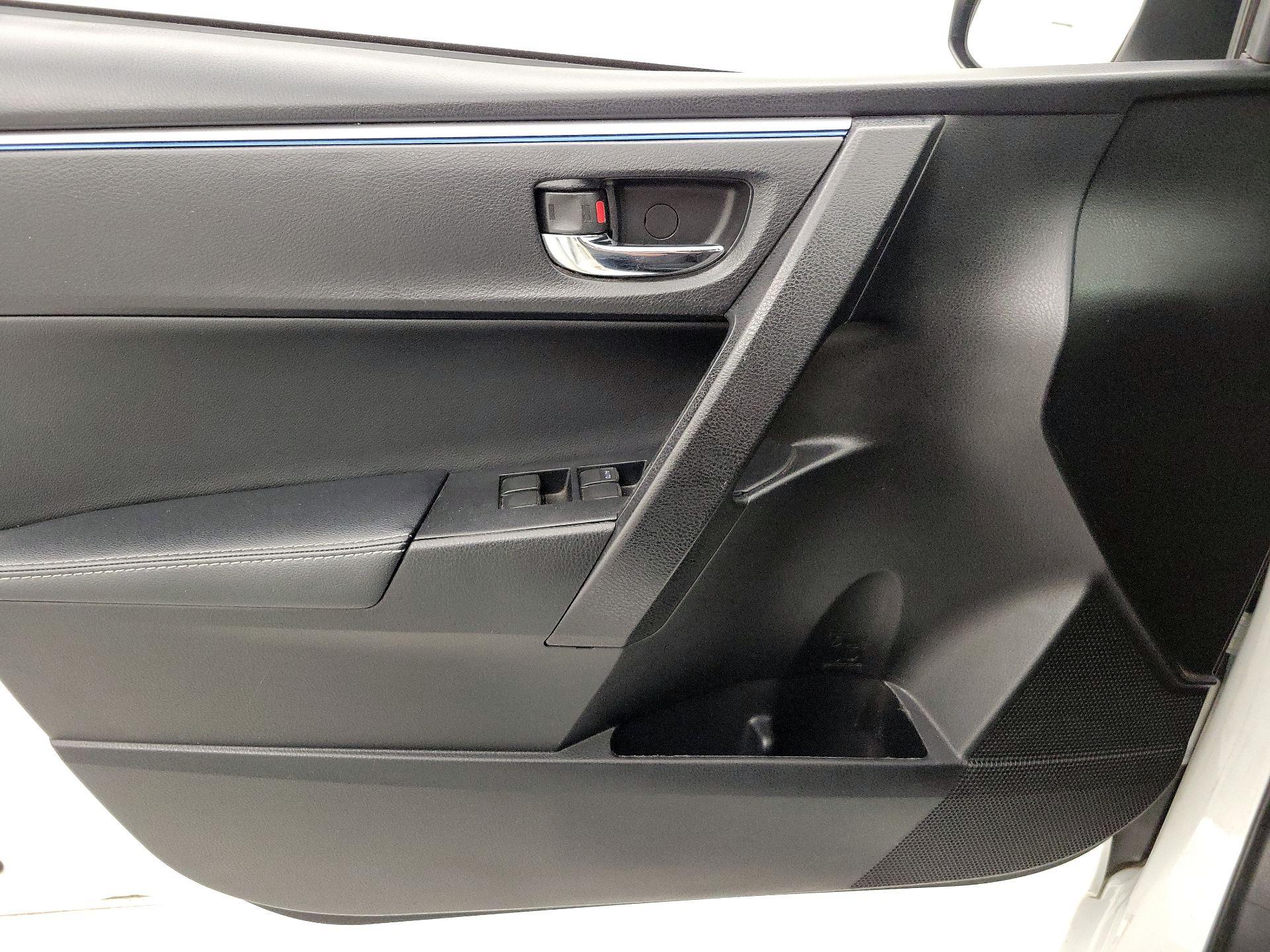Thumbnail: 2015 Toyota Corolla - 12