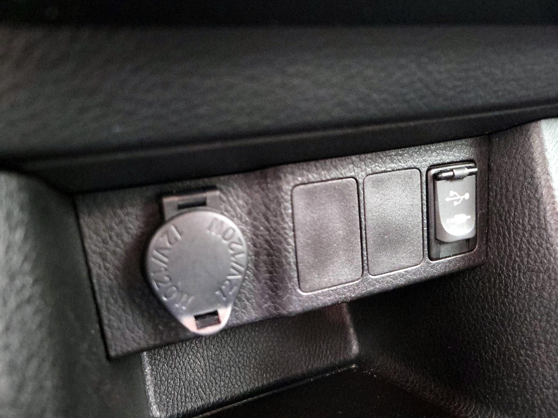 Thumbnail: 2015 Toyota Corolla - 18