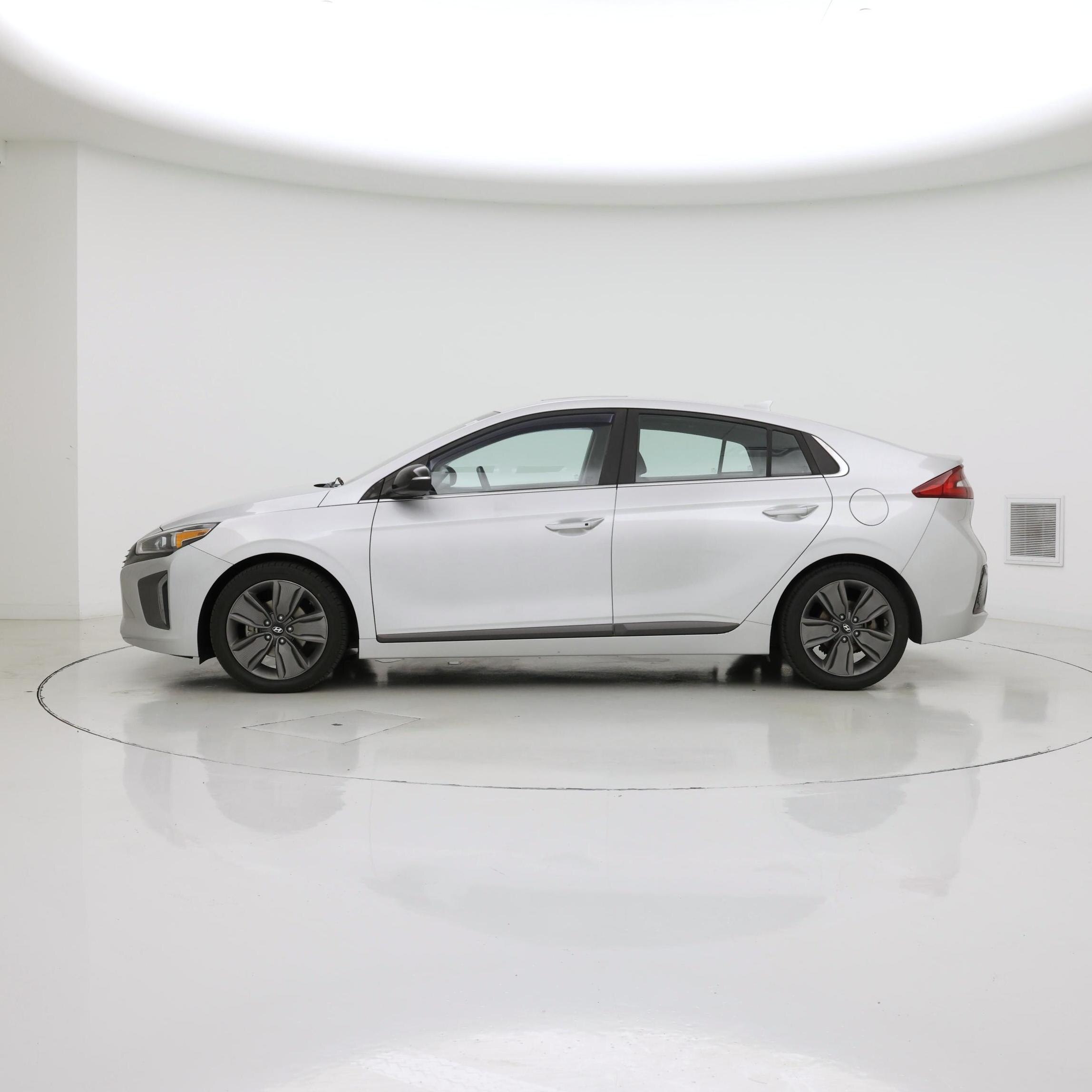 Thumbnail: 2018 Hyundai Ioniq - 3