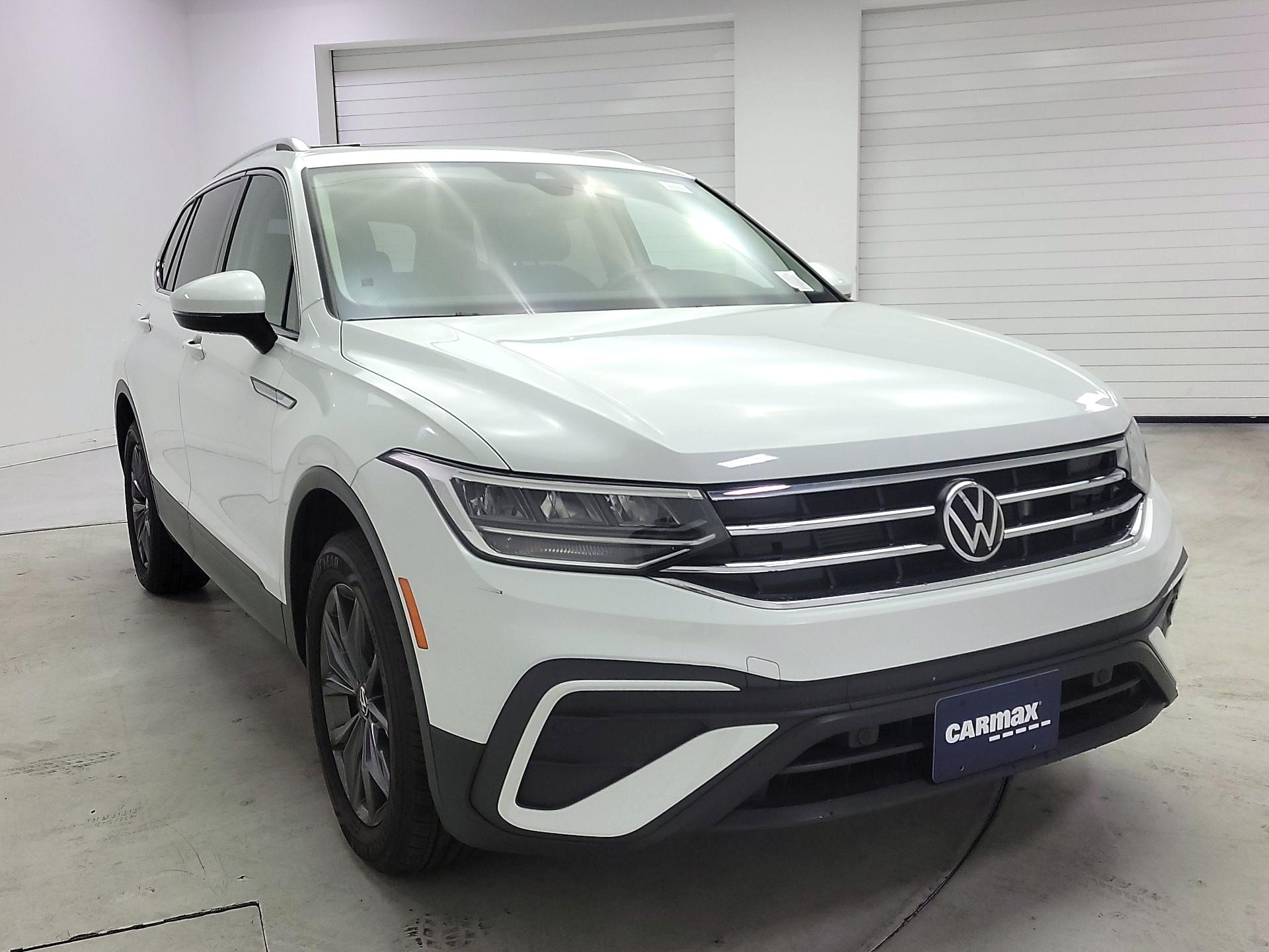 Thumbnail: 2022 Volkswagen Tiguan - 1