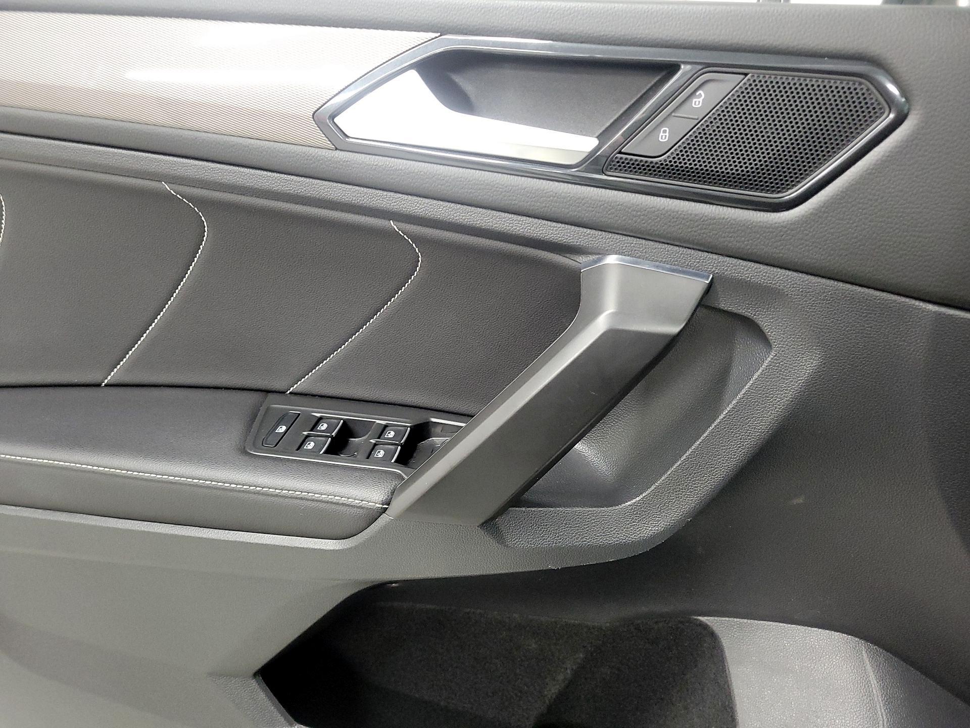 Thumbnail: 2022 Volkswagen Tiguan - 10