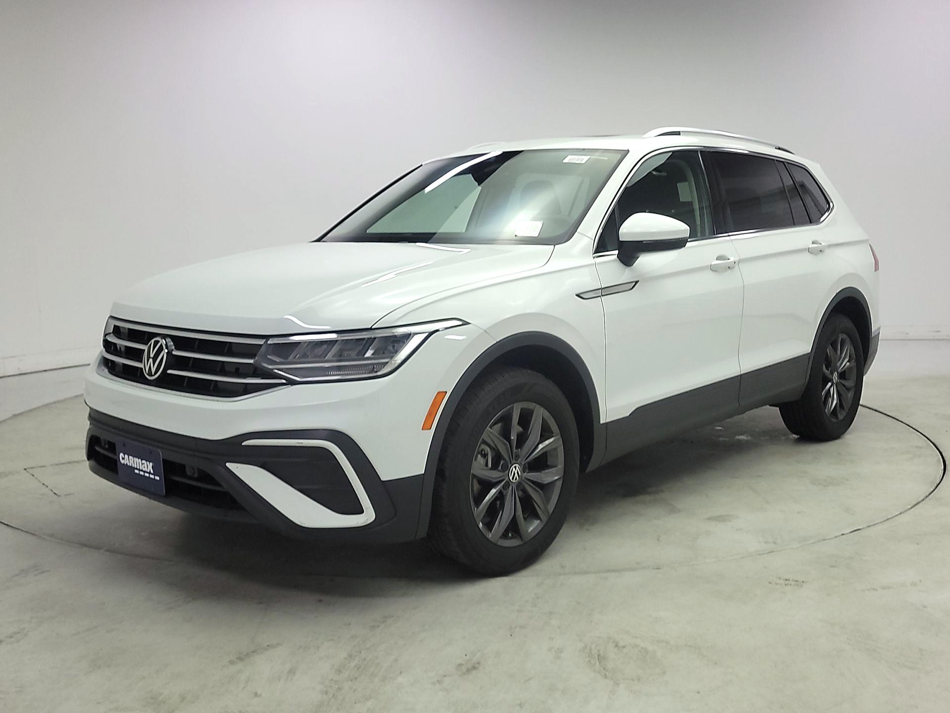 Thumbnail: 2022 Volkswagen Tiguan - 3