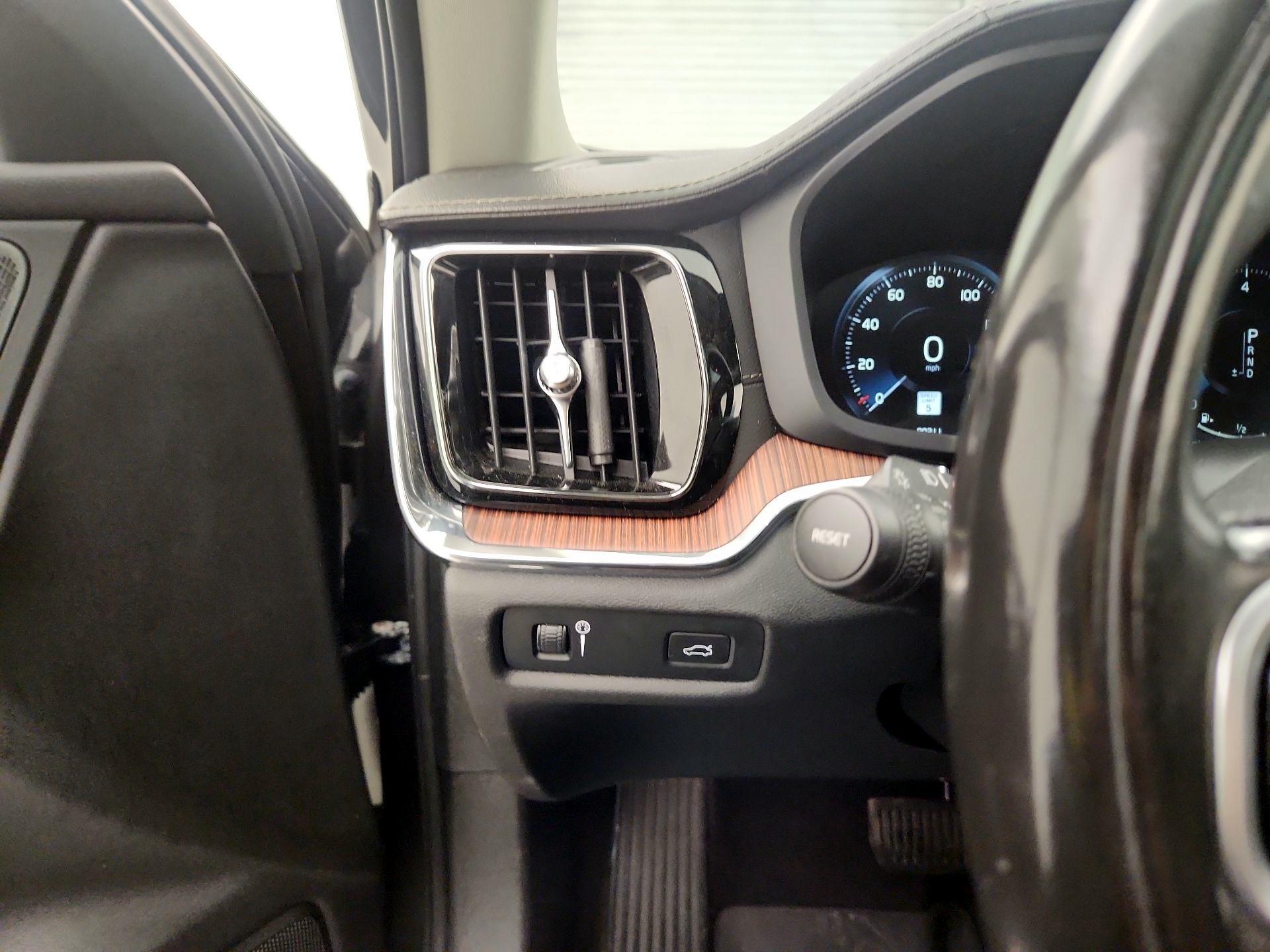 Thumbnail: 2019 Volvo S60 - 13