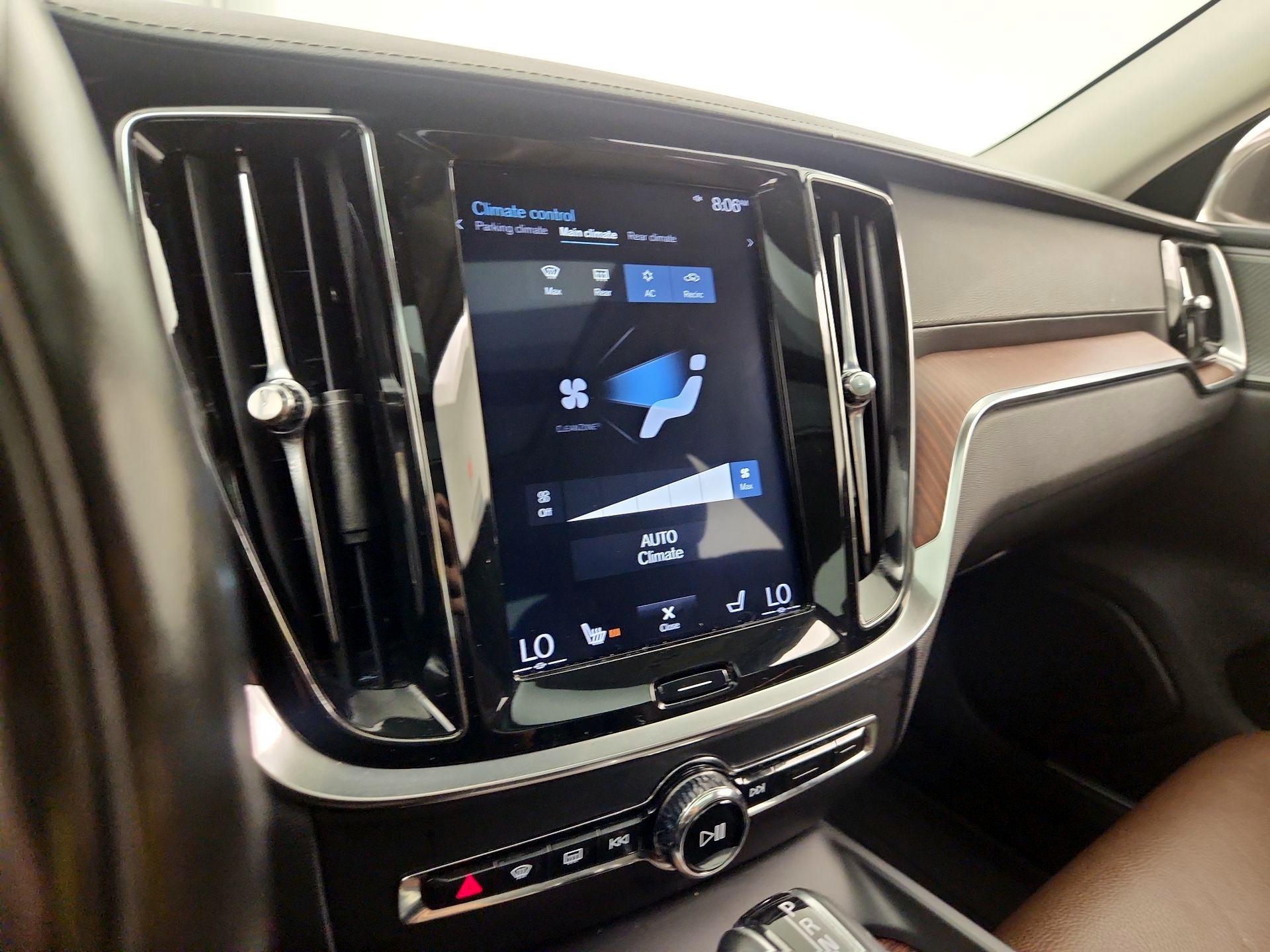Thumbnail: 2019 Volvo S60 - 17