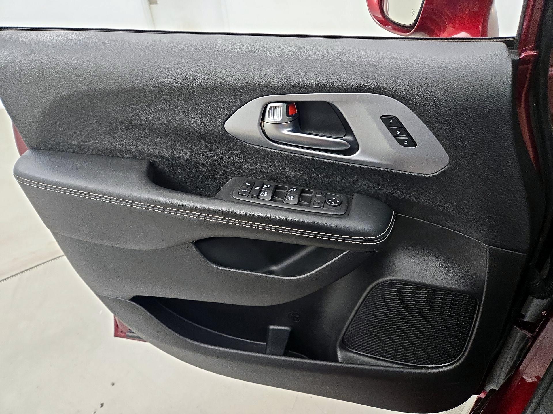 Thumbnail: 2020 Chrysler Pacifica - 12