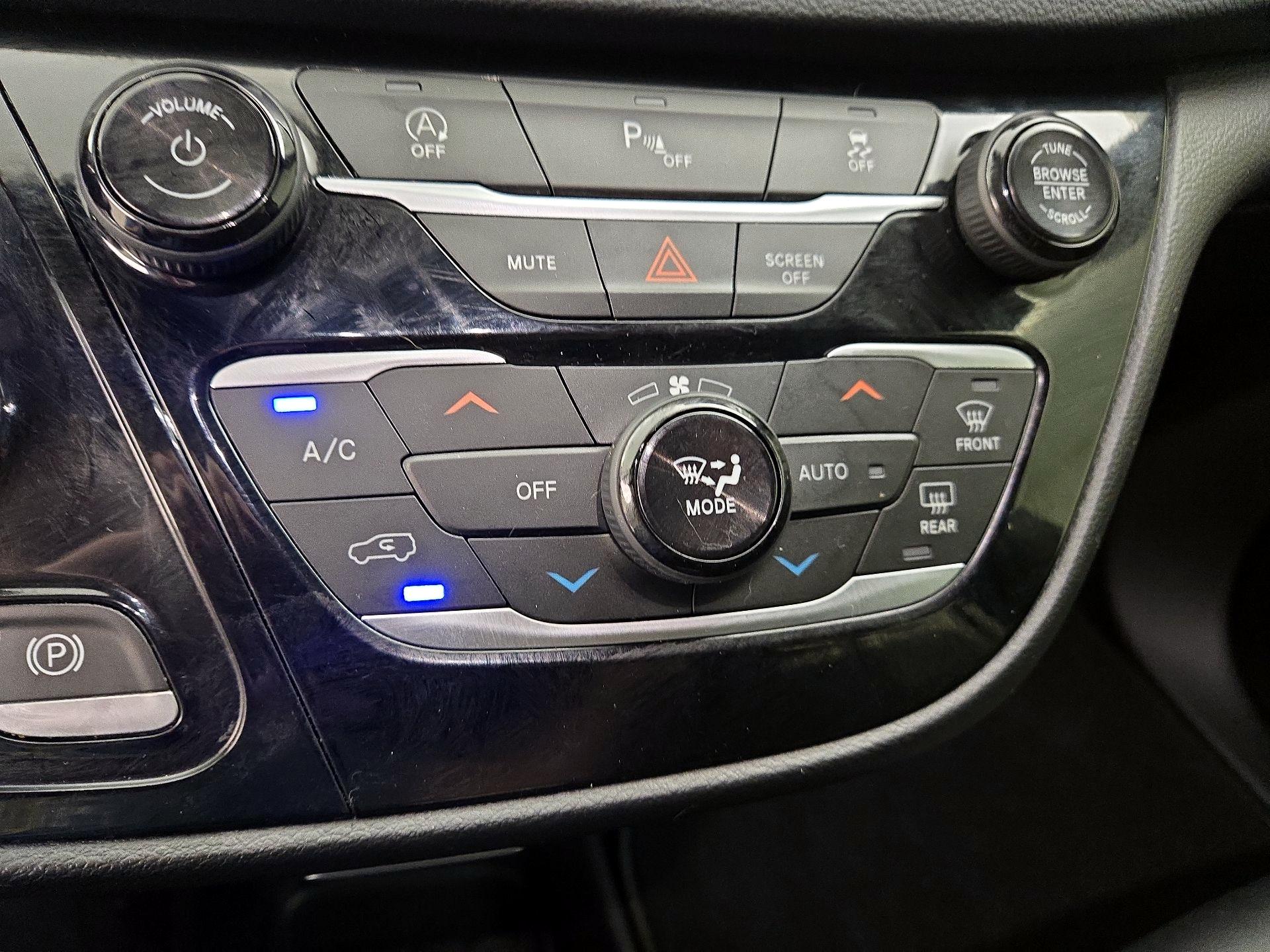 Thumbnail: 2020 Chrysler Pacifica - 17