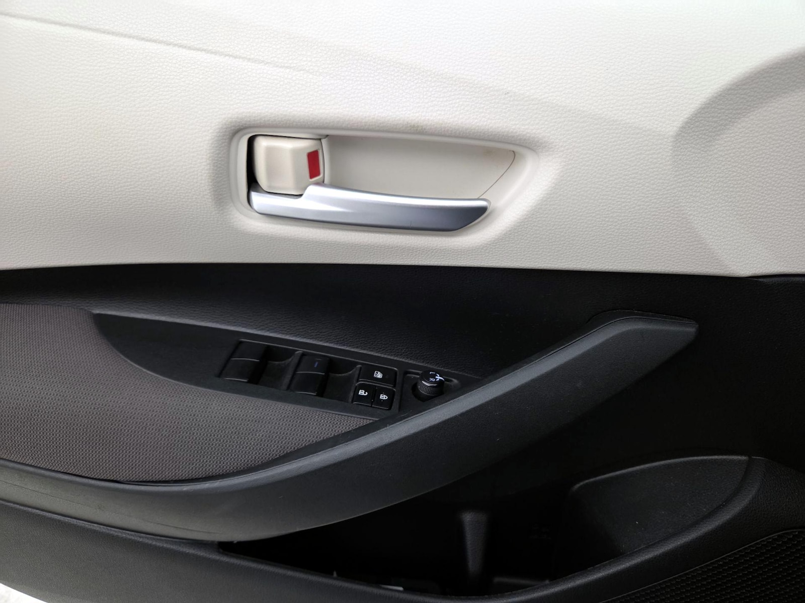 2021 Toyota Corolla LE - Photo 13